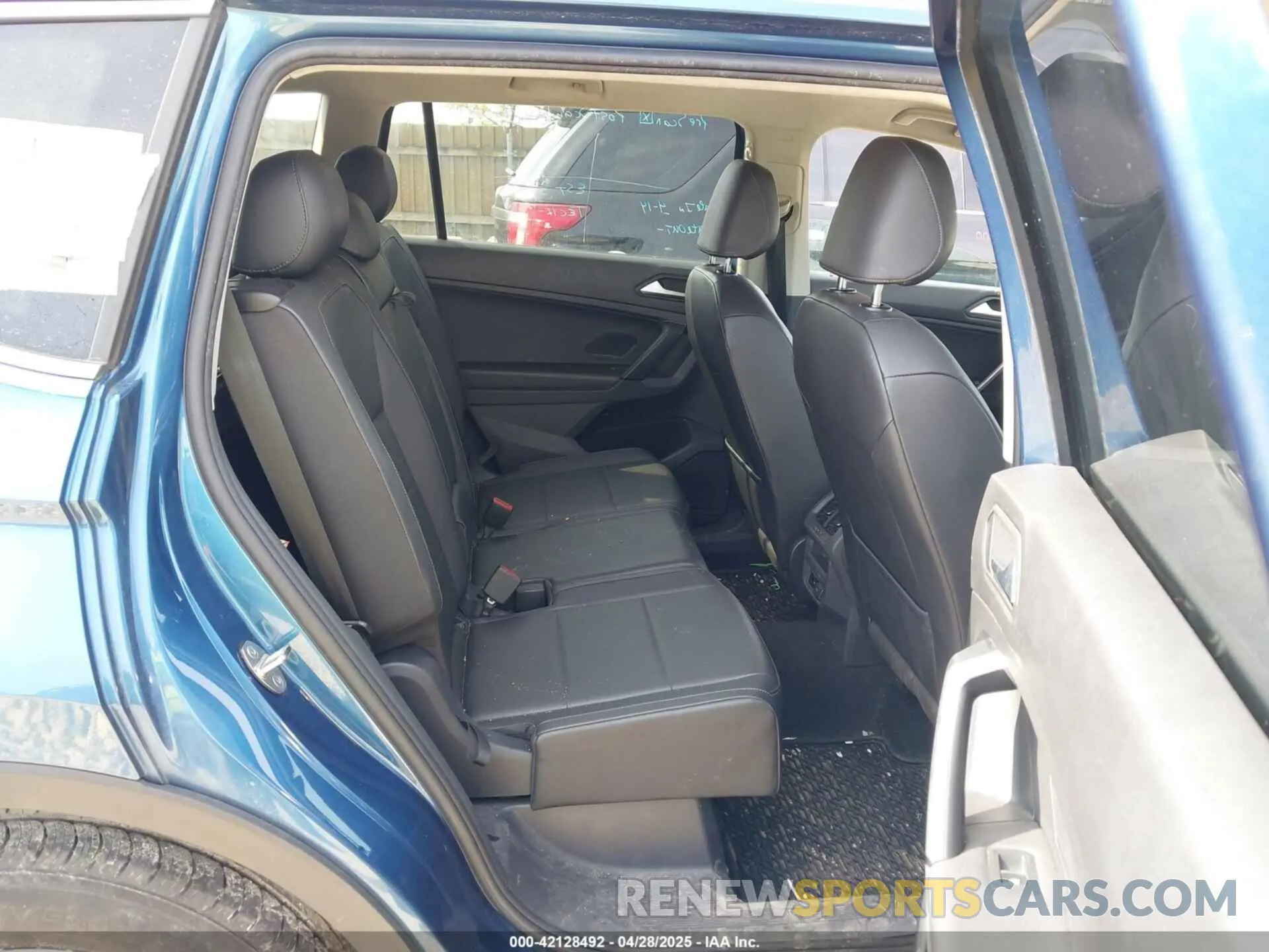 8 Photograph of a damaged car 3VV2B7AX9KM069553 VOLKSWAGEN TIGUAN 2019