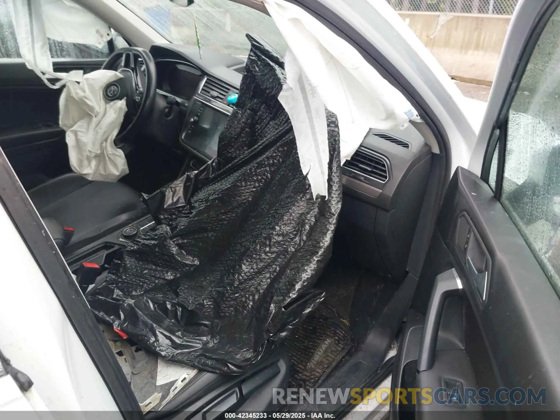 5 Photograph of a damaged car 3VV2B7AXXKM009359 VOLKSWAGEN TIGUAN 2019