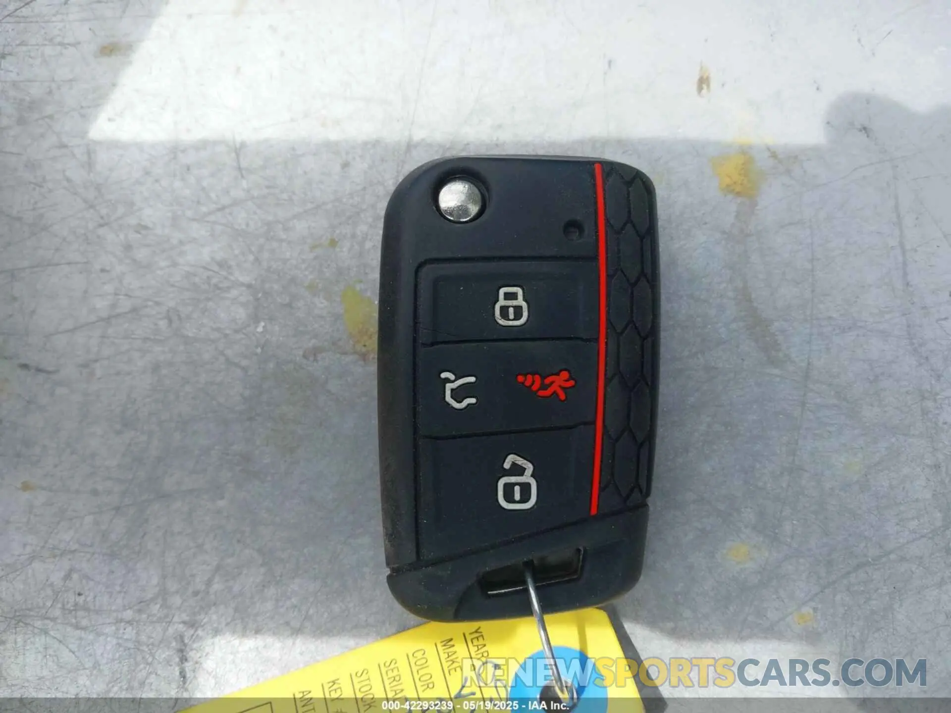 11 Photograph of a damaged car 3VV2B7AXXKM042488 VOLKSWAGEN TIGUAN 2019
