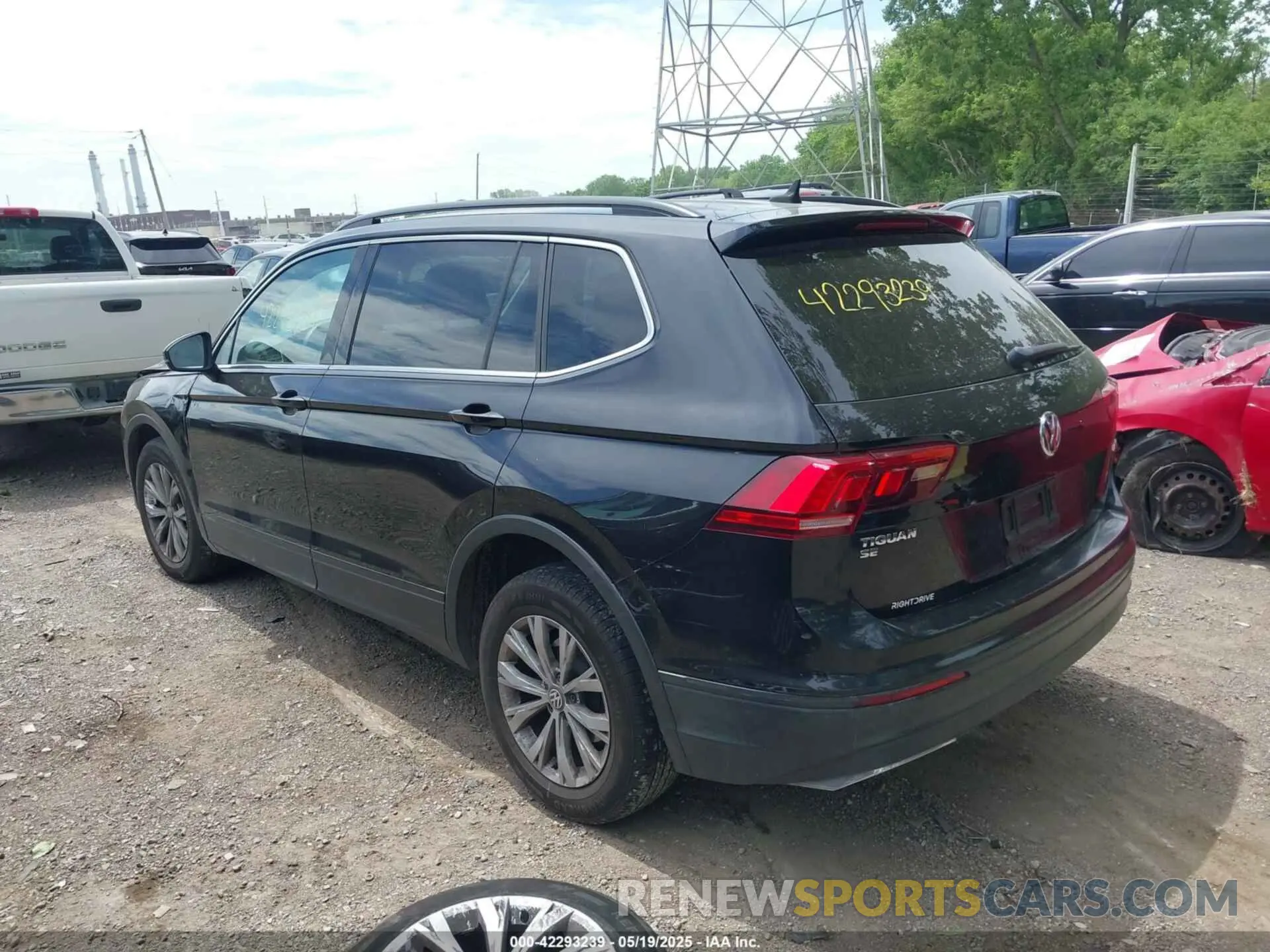 3 Photograph of a damaged car 3VV2B7AXXKM042488 VOLKSWAGEN TIGUAN 2019