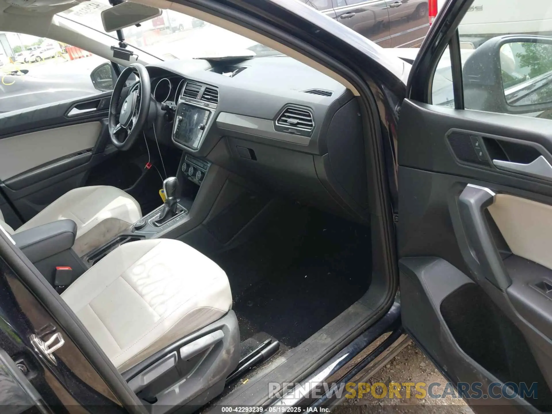 5 Photograph of a damaged car 3VV2B7AXXKM042488 VOLKSWAGEN TIGUAN 2019