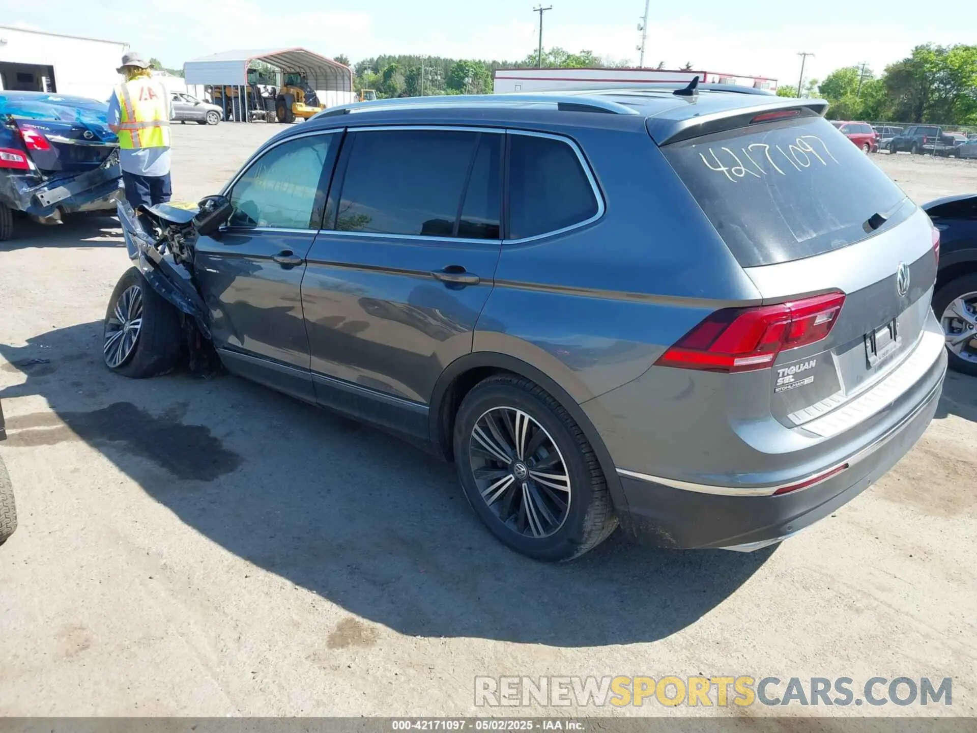 3 Photograph of a damaged car 3VV2B7AXXKM084286 VOLKSWAGEN TIGUAN 2019