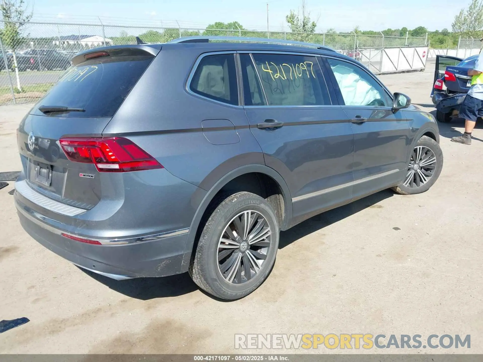 4 Photograph of a damaged car 3VV2B7AXXKM084286 VOLKSWAGEN TIGUAN 2019
