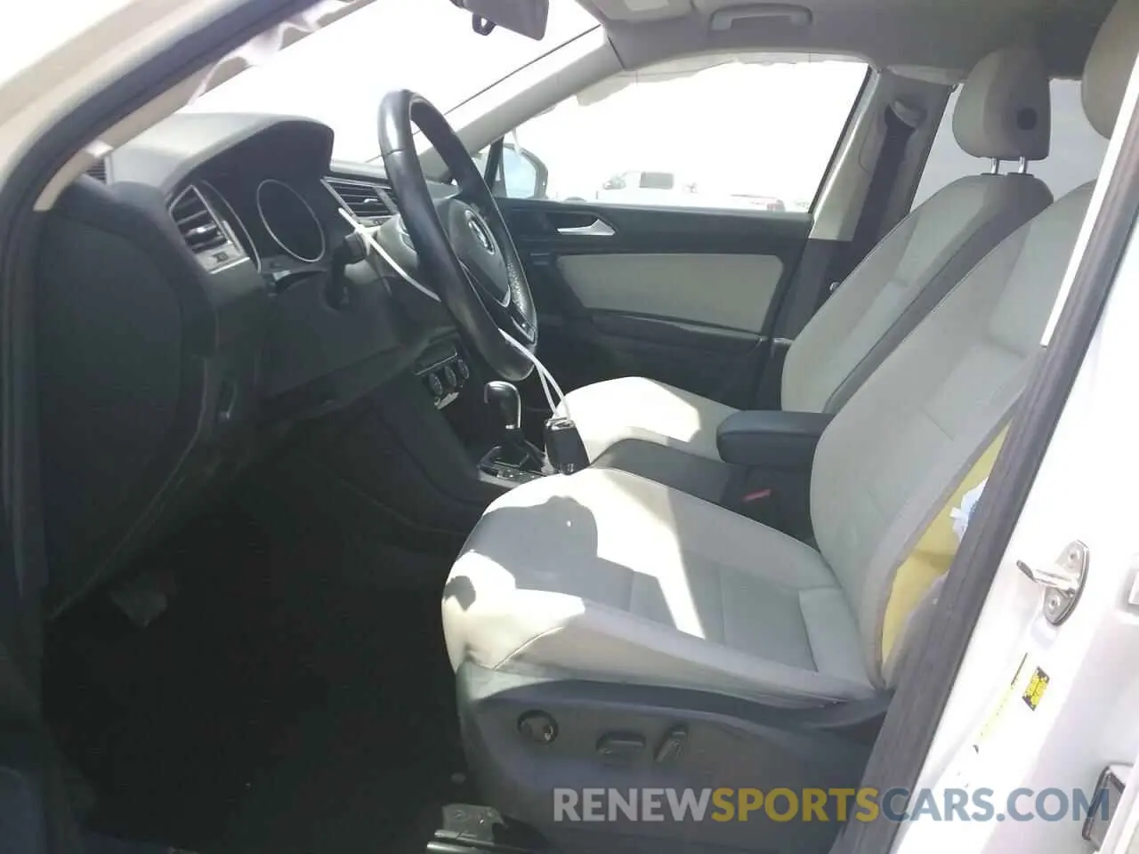 7 Photograph of a damaged car 3VV3B7AX0KM028457 VOLKSWAGEN TIGUAN 2019