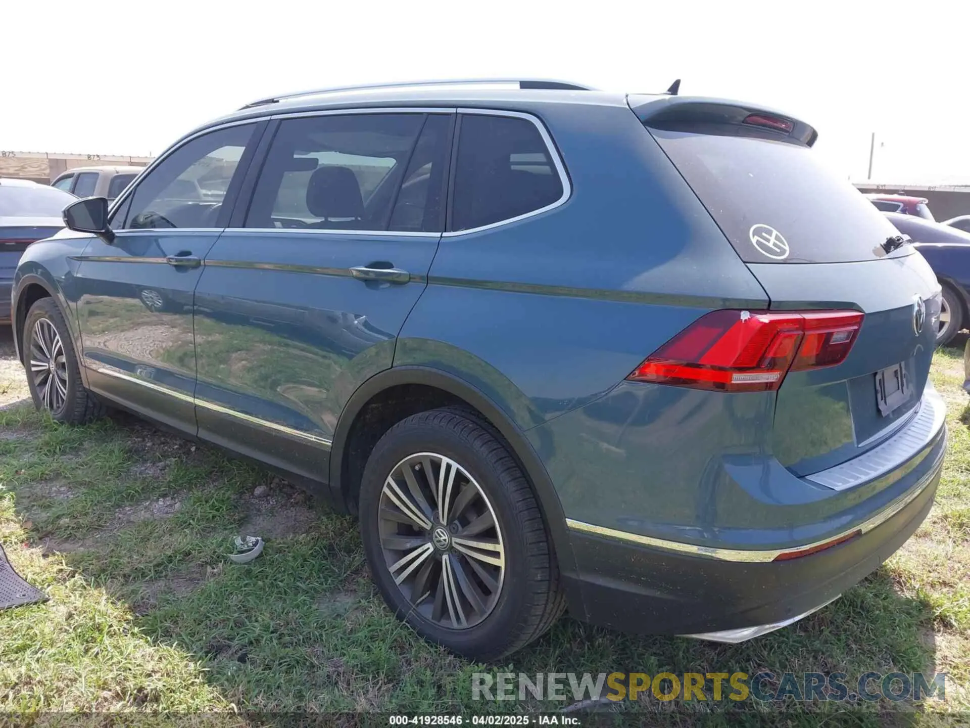 3 Photograph of a damaged car 3VV3B7AX0KM119180 VOLKSWAGEN TIGUAN 2019