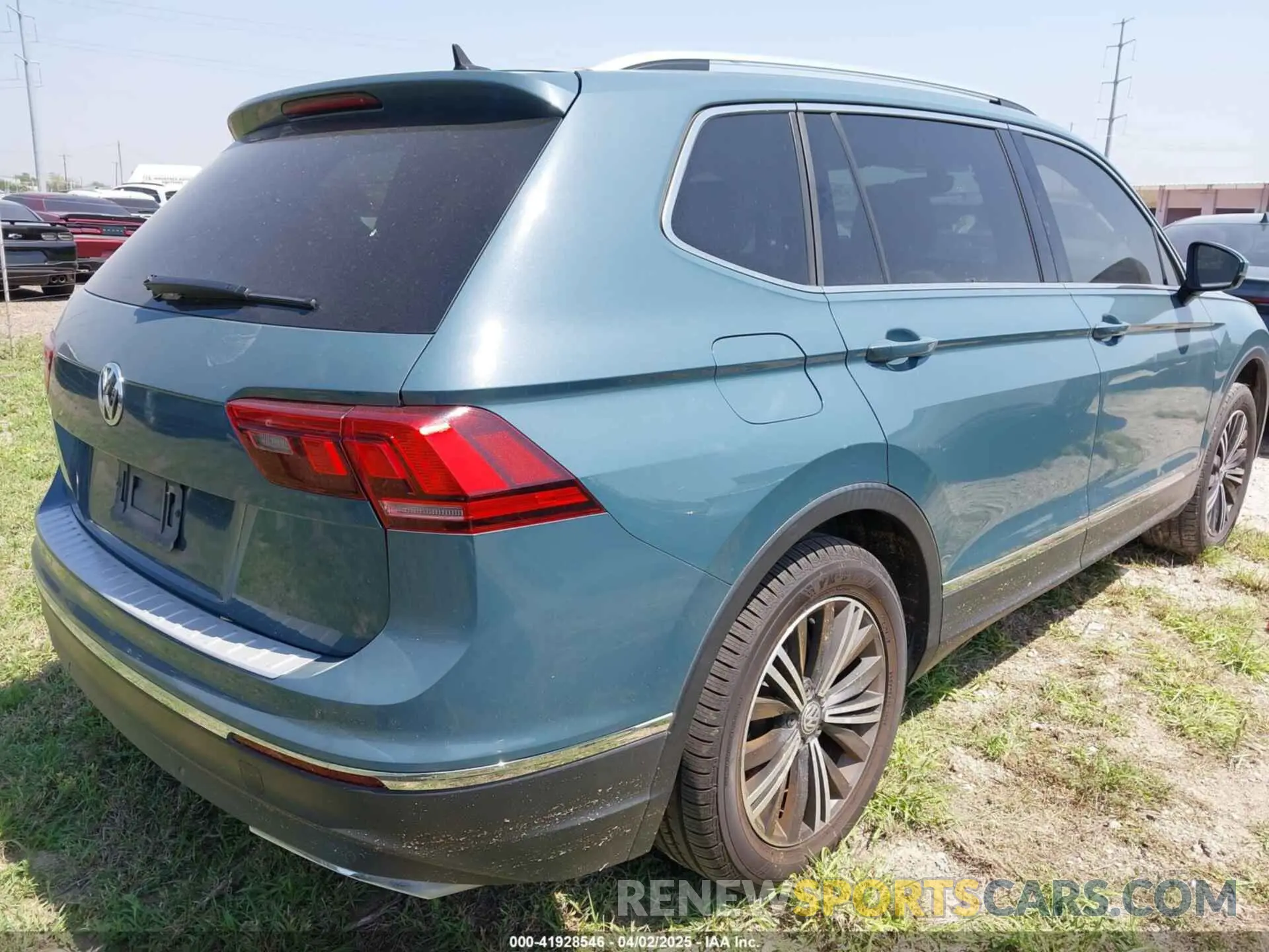 4 Photograph of a damaged car 3VV3B7AX0KM119180 VOLKSWAGEN TIGUAN 2019