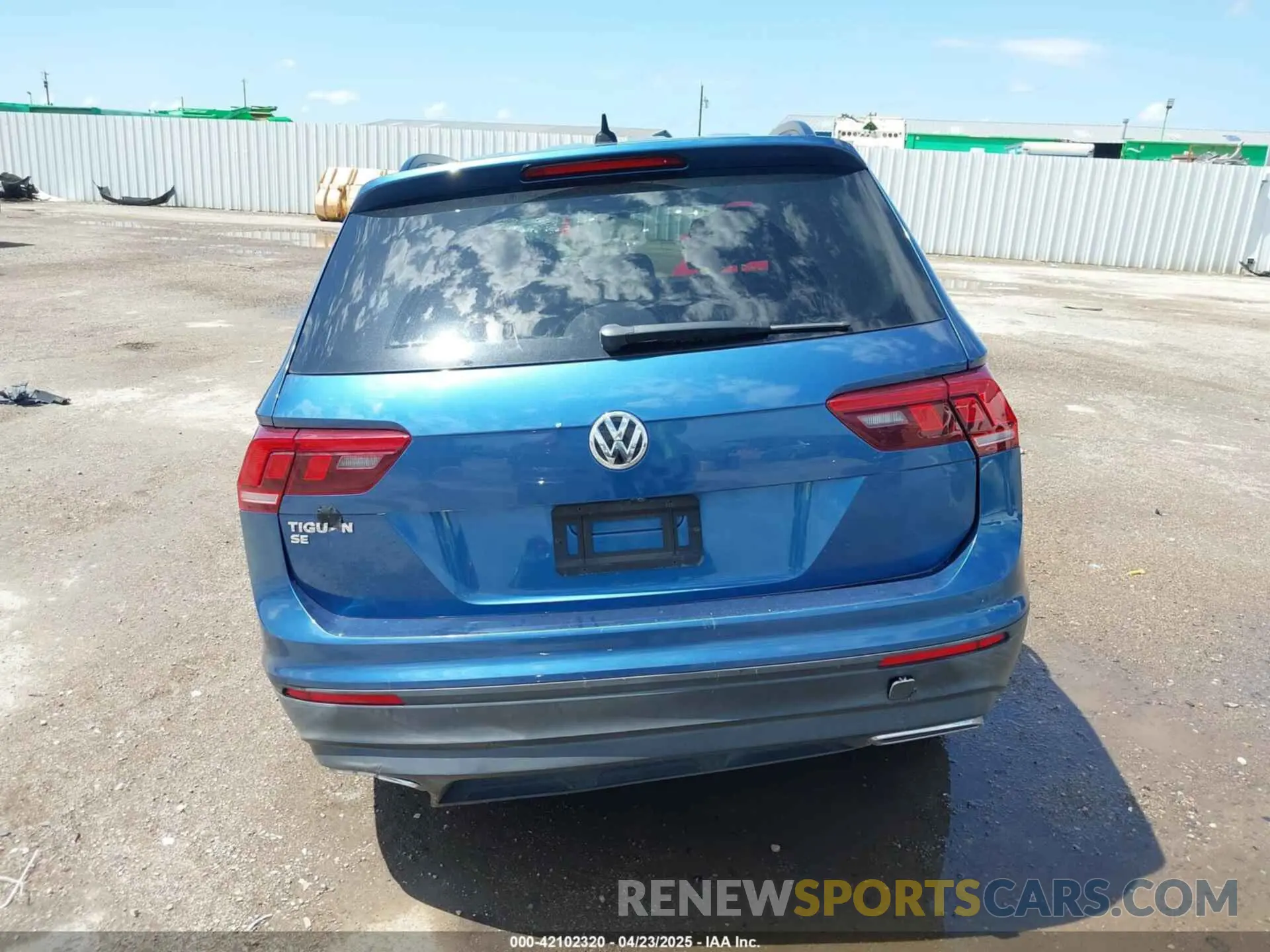16 Photograph of a damaged car 3VV3B7AX1KM056655 VOLKSWAGEN TIGUAN 2019
