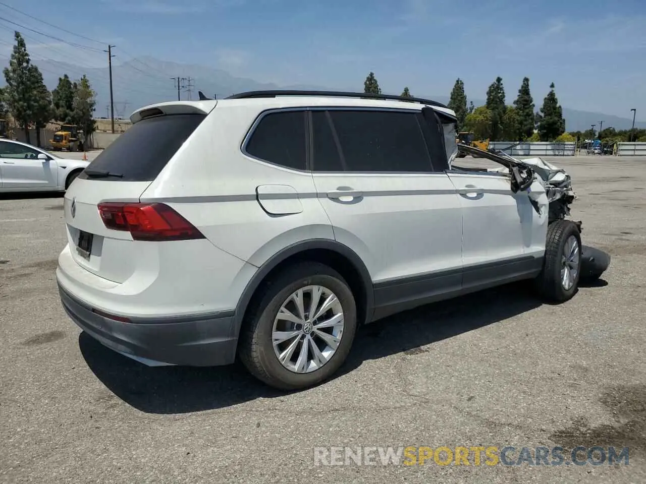 3 Photograph of a damaged car 3VV3B7AX1KM074766 VOLKSWAGEN TIGUAN 2019