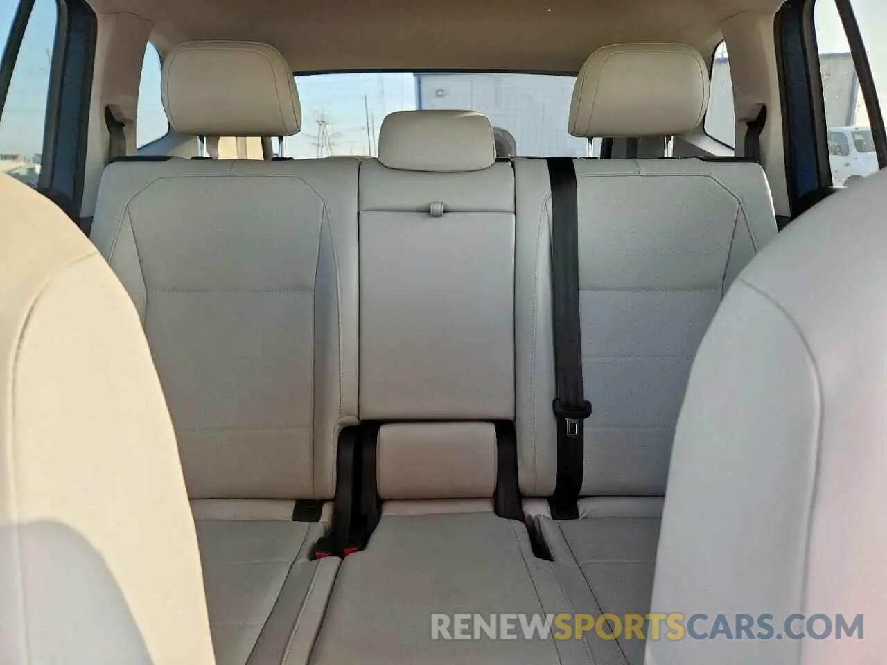 10 Photograph of a damaged car 3VV3B7AX1KM163947 VOLKSWAGEN TIGUAN 2019