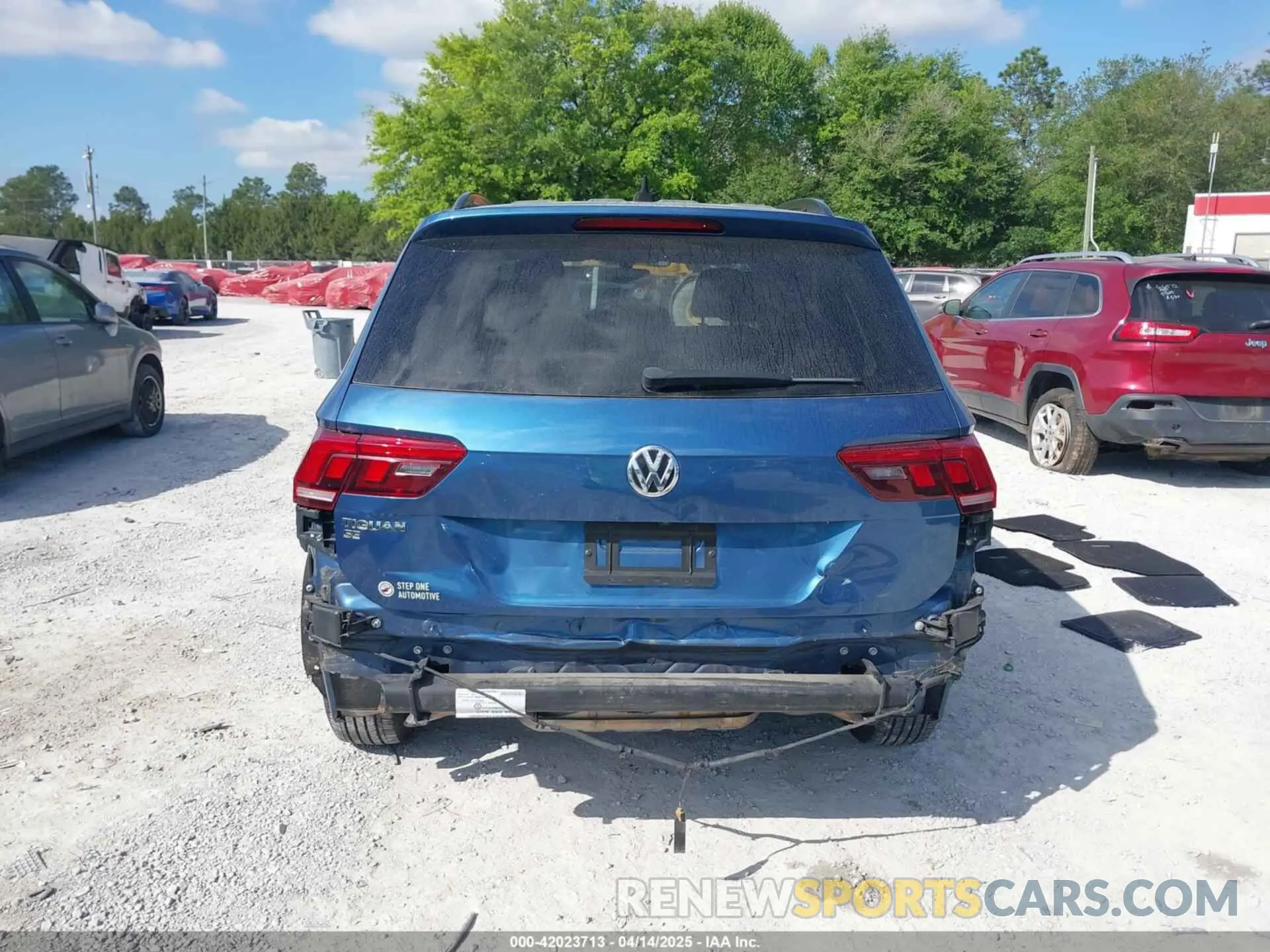 17 Photograph of a damaged car 3VV3B7AX2KM006055 VOLKSWAGEN TIGUAN 2019