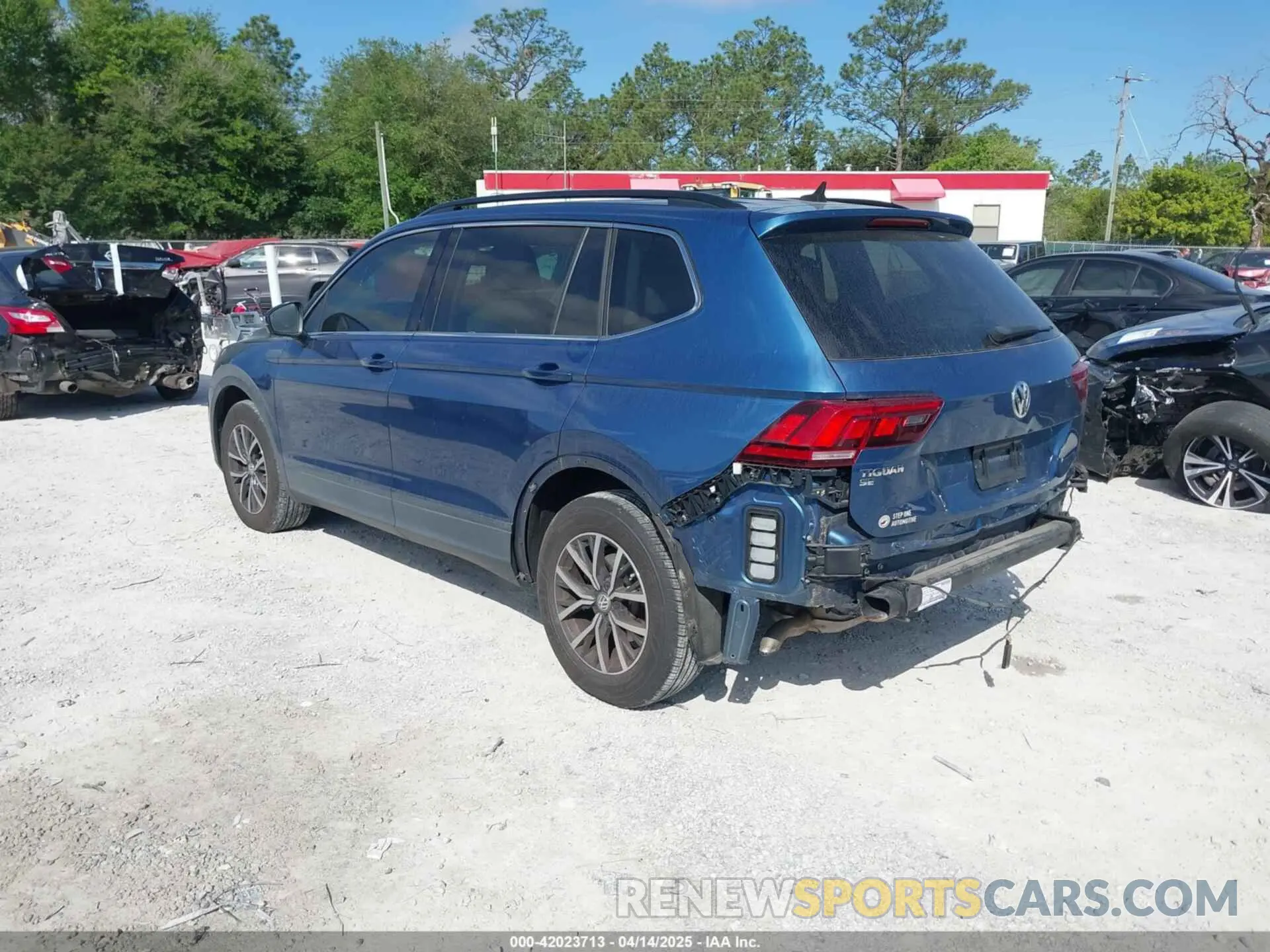 3 Photograph of a damaged car 3VV3B7AX2KM006055 VOLKSWAGEN TIGUAN 2019