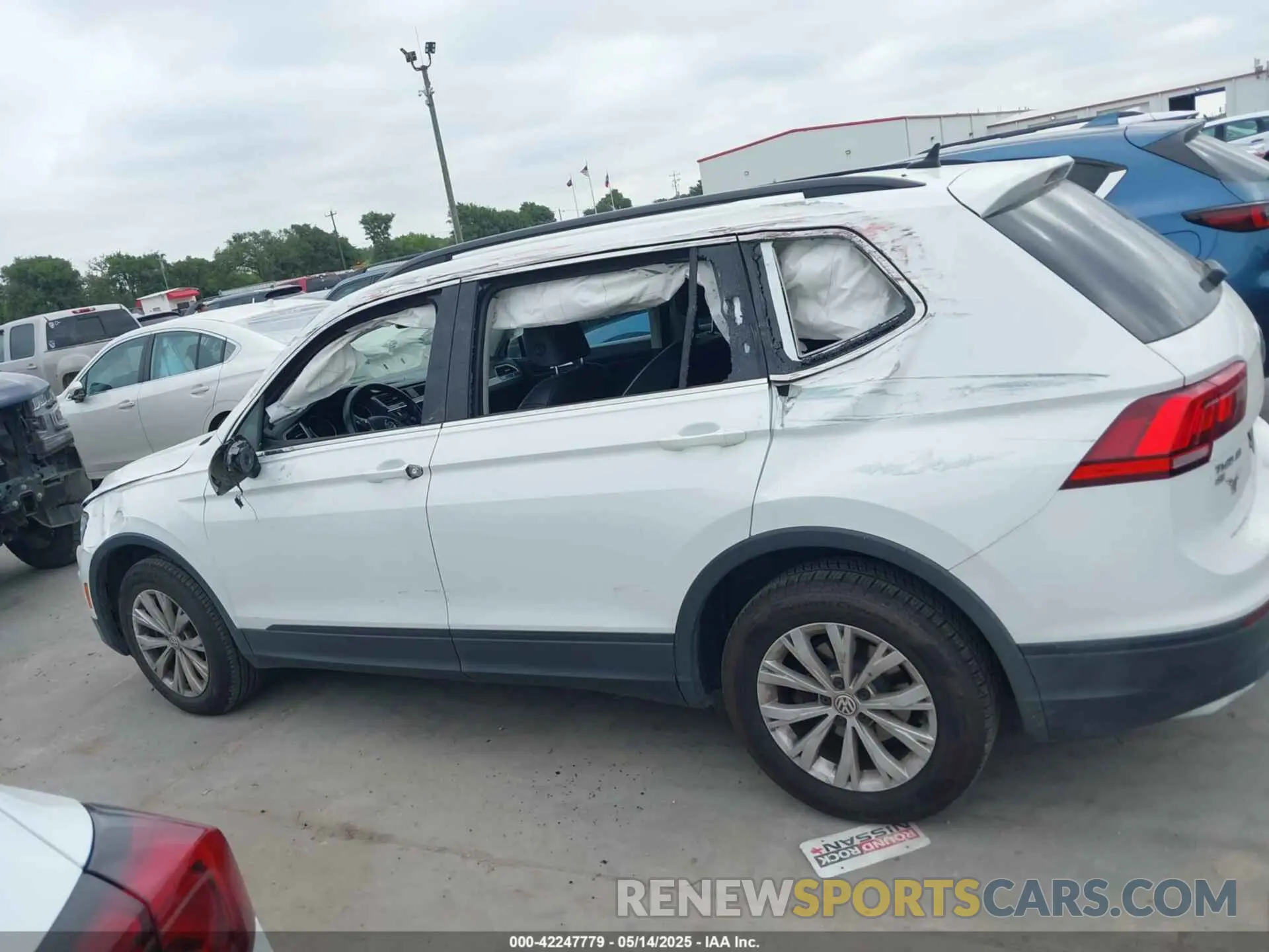 14 Photograph of a damaged car 3VV3B7AX2KM044451 VOLKSWAGEN TIGUAN 2019