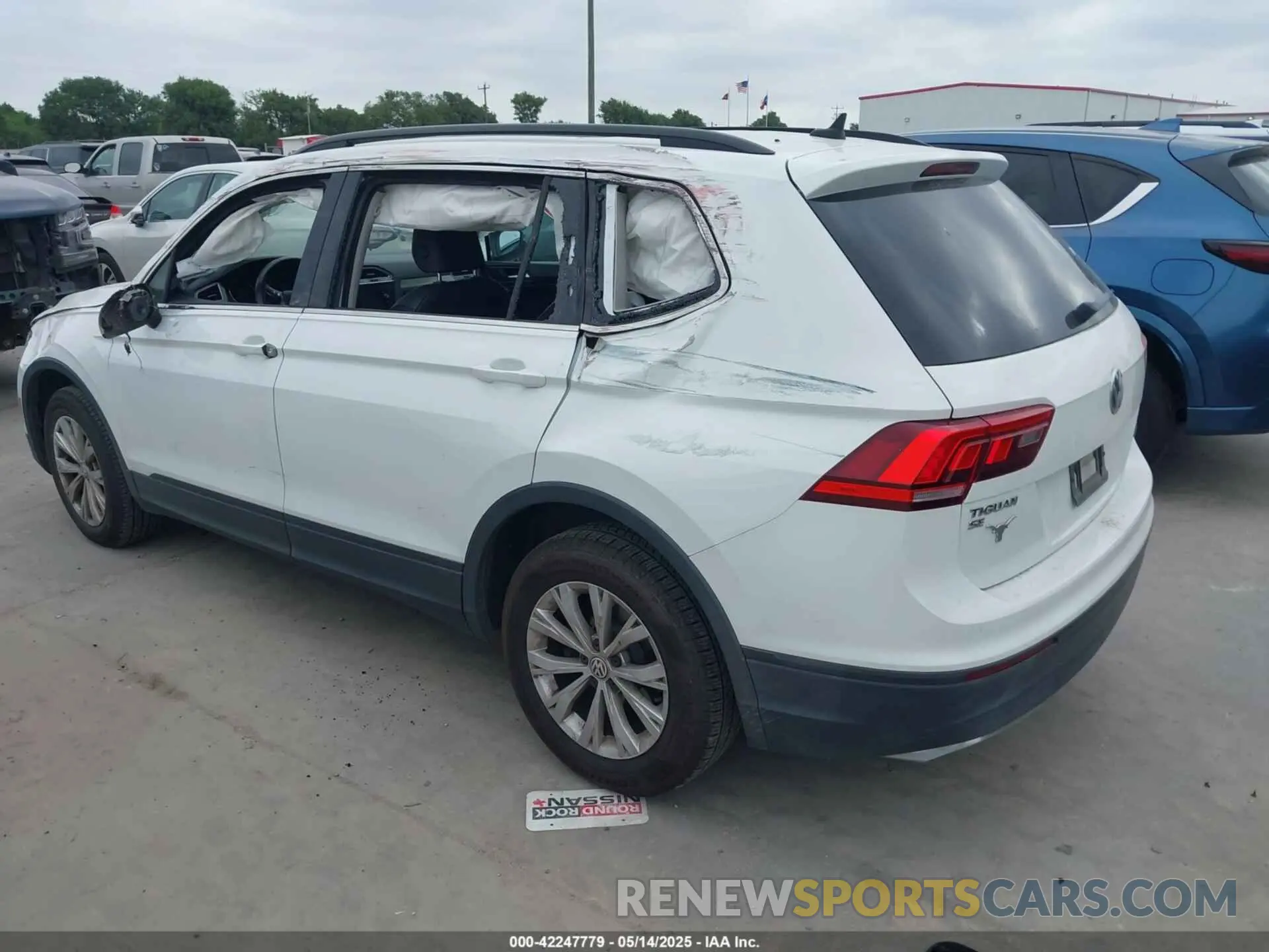 3 Photograph of a damaged car 3VV3B7AX2KM044451 VOLKSWAGEN TIGUAN 2019