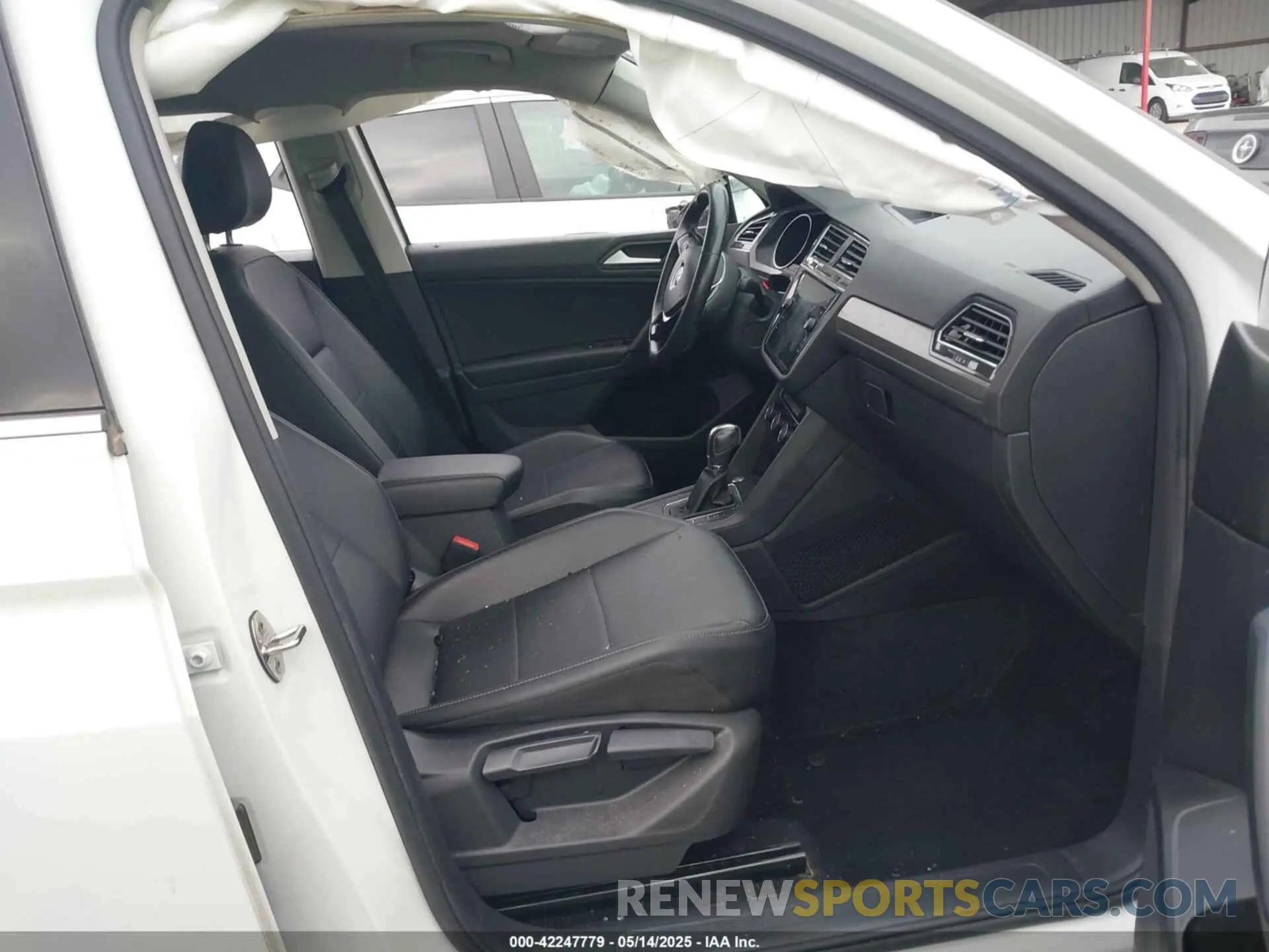 5 Photograph of a damaged car 3VV3B7AX2KM044451 VOLKSWAGEN TIGUAN 2019