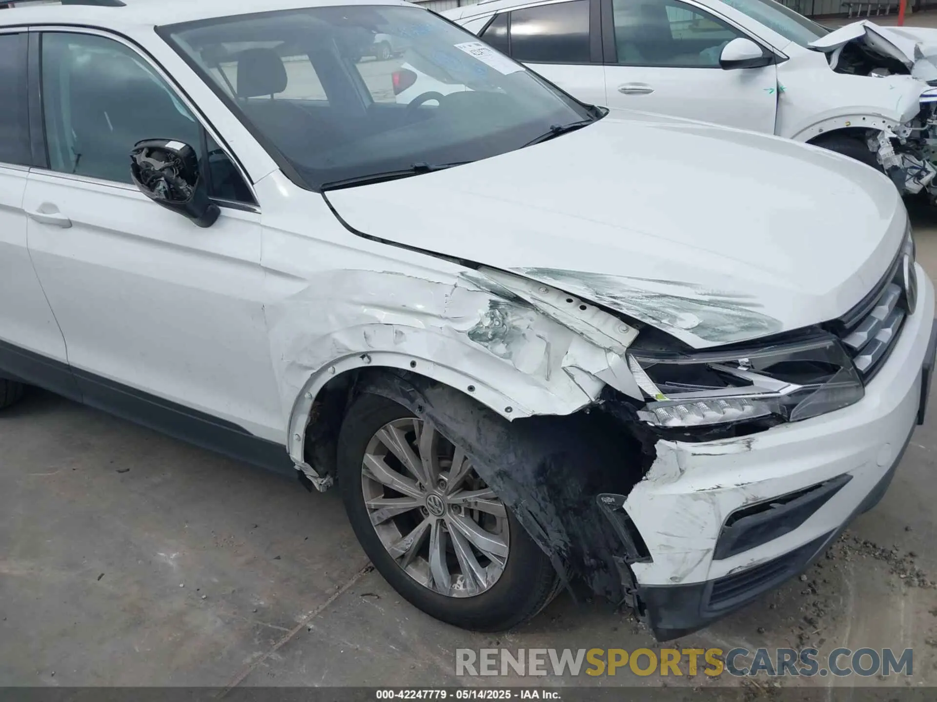 6 Photograph of a damaged car 3VV3B7AX2KM044451 VOLKSWAGEN TIGUAN 2019
