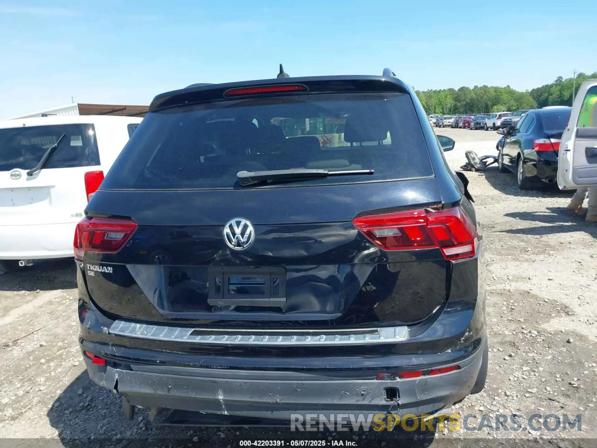 16 Photograph of a damaged car 3VV3B7AX2KM053330 VOLKSWAGEN TIGUAN 2019