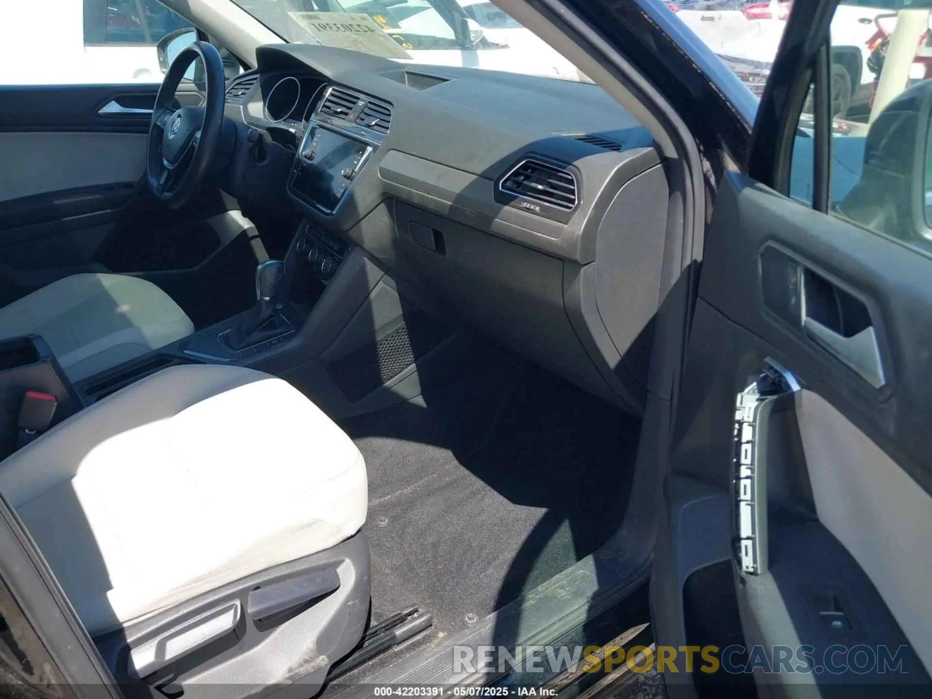 5 Photograph of a damaged car 3VV3B7AX2KM053330 VOLKSWAGEN TIGUAN 2019