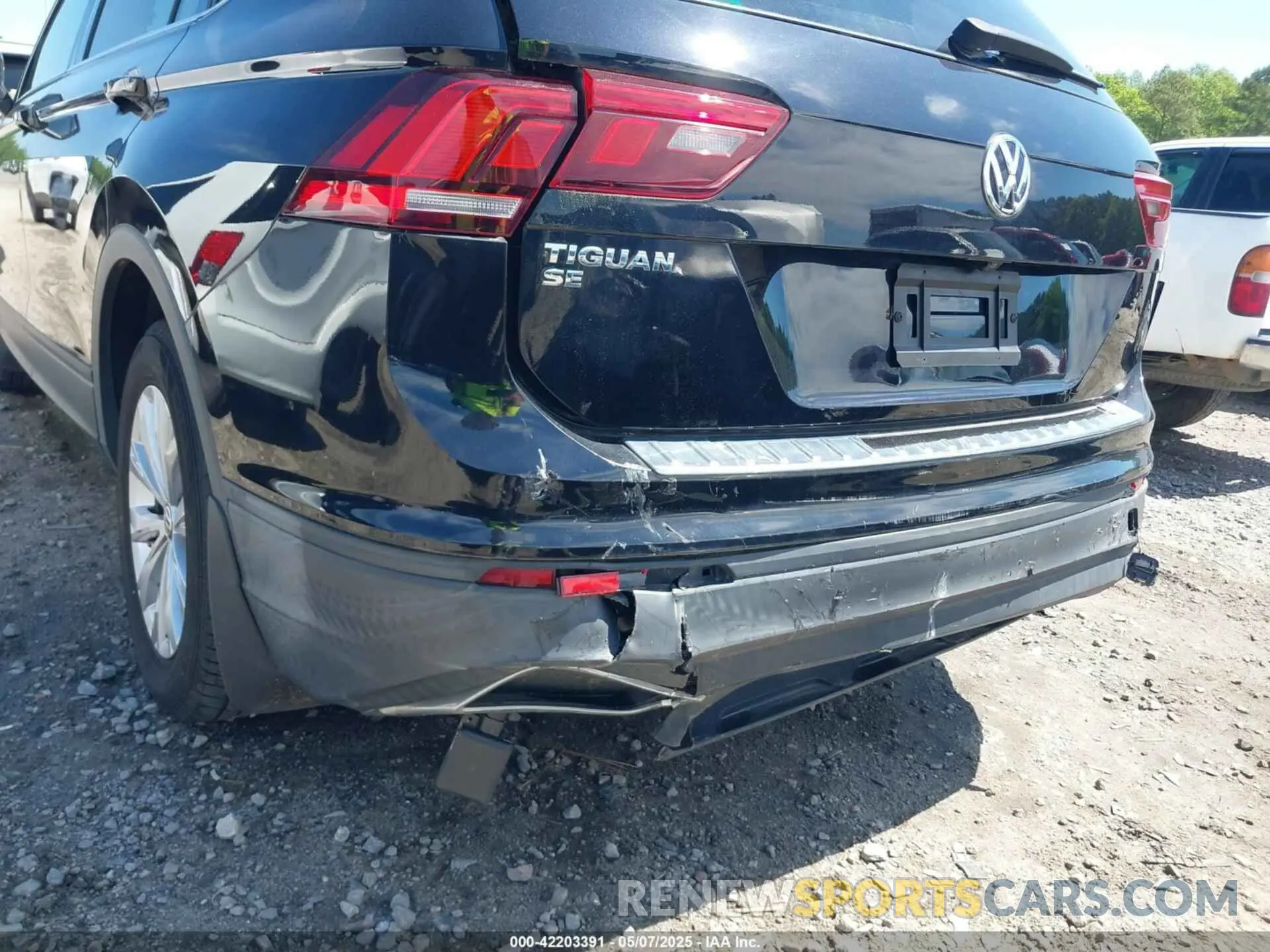 6 Photograph of a damaged car 3VV3B7AX2KM053330 VOLKSWAGEN TIGUAN 2019