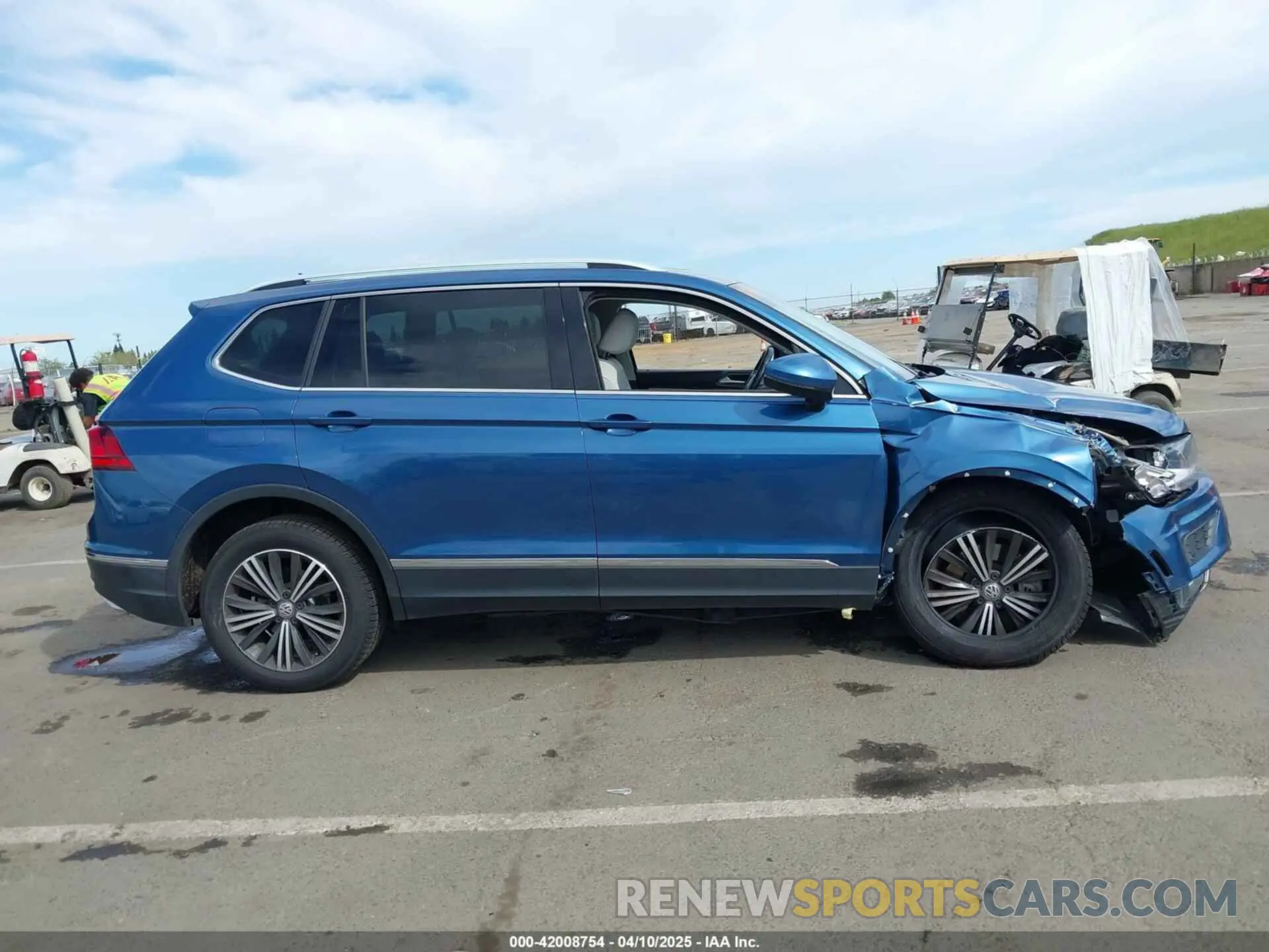 13 Photograph of a damaged car 3VV3B7AX2KM064568 VOLKSWAGEN TIGUAN 2019