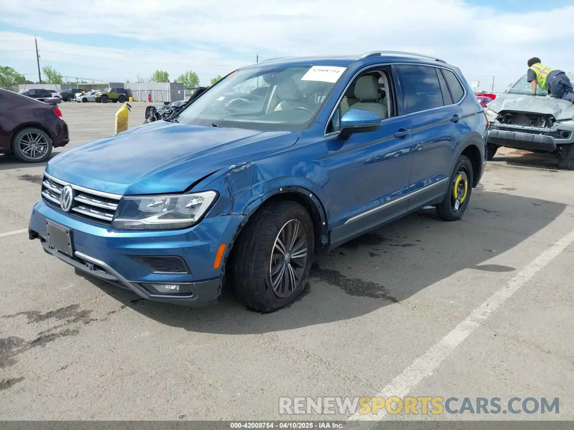 2 Photograph of a damaged car 3VV3B7AX2KM064568 VOLKSWAGEN TIGUAN 2019