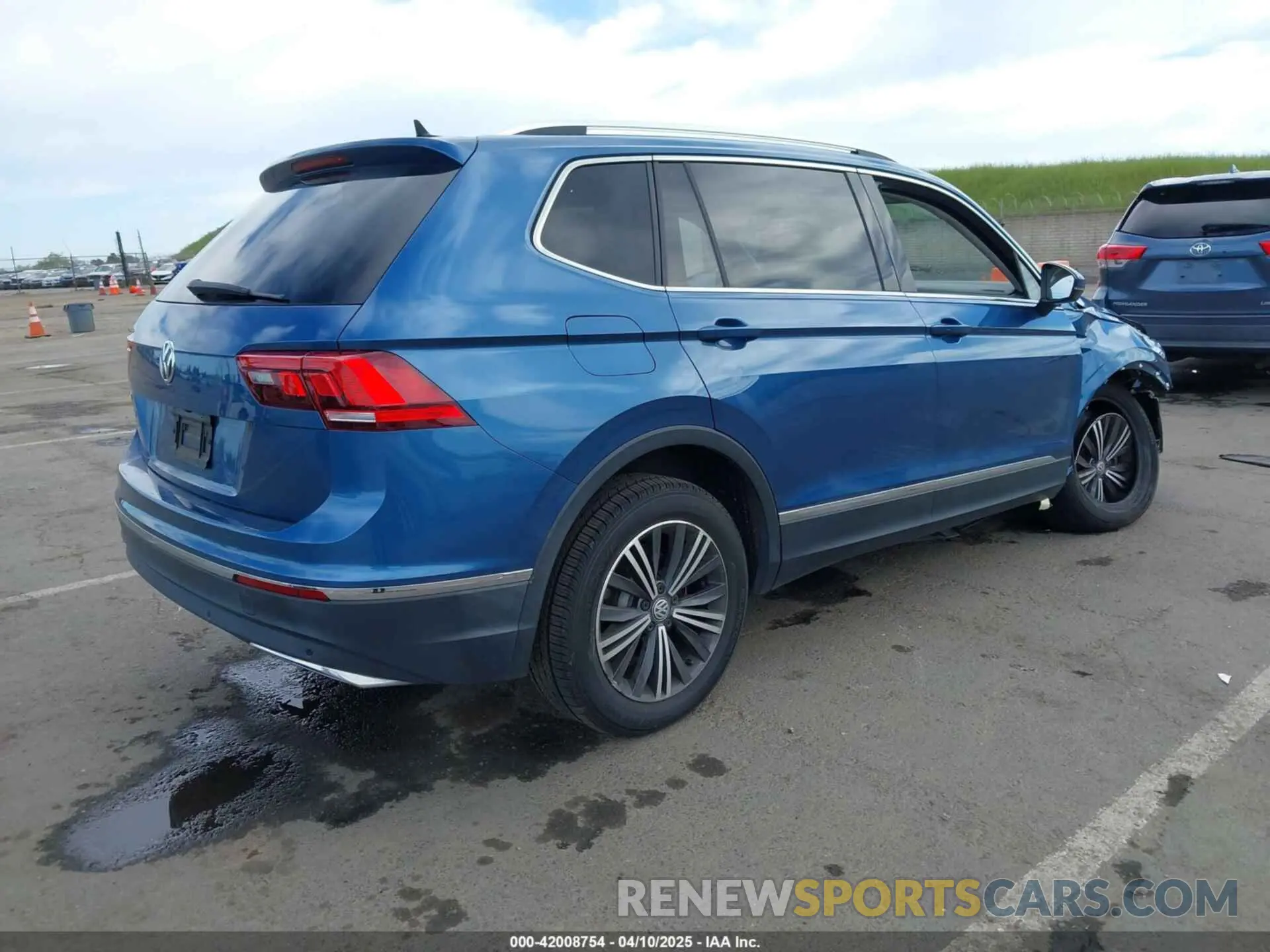 4 Photograph of a damaged car 3VV3B7AX2KM064568 VOLKSWAGEN TIGUAN 2019