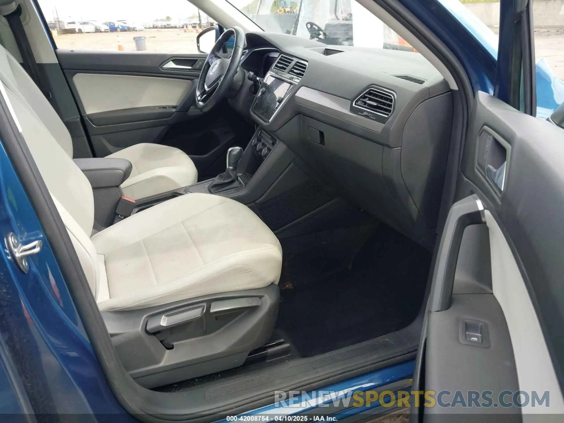 5 Photograph of a damaged car 3VV3B7AX2KM064568 VOLKSWAGEN TIGUAN 2019