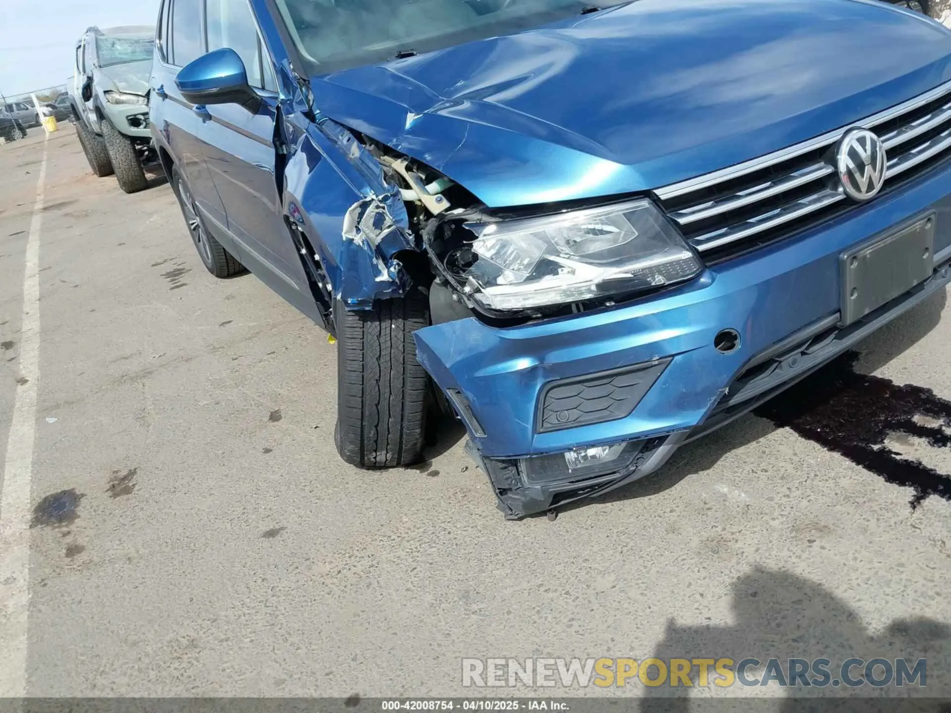 6 Photograph of a damaged car 3VV3B7AX2KM064568 VOLKSWAGEN TIGUAN 2019