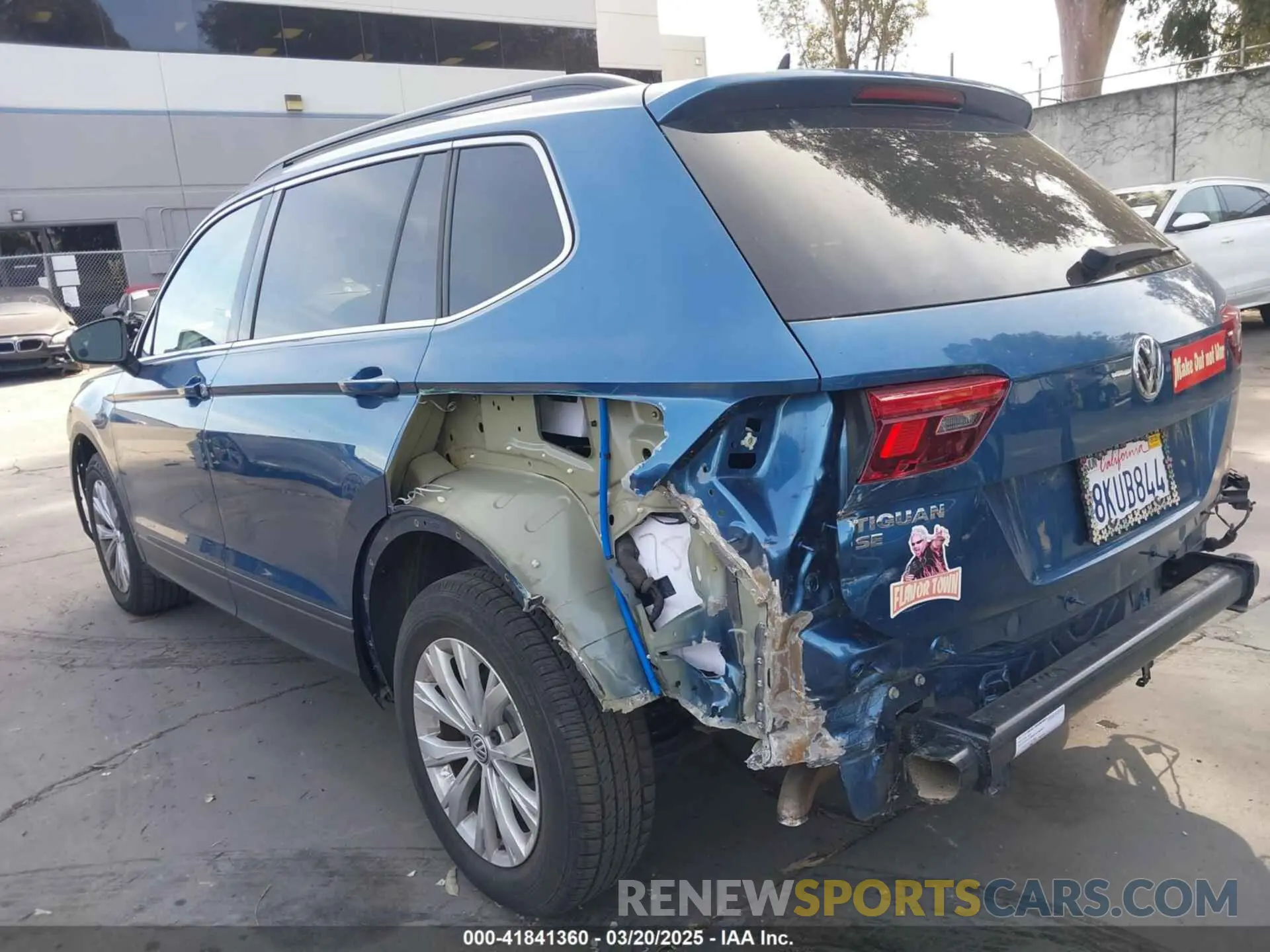 3 Photograph of a damaged car 3VV3B7AX2KM067907 VOLKSWAGEN TIGUAN 2019