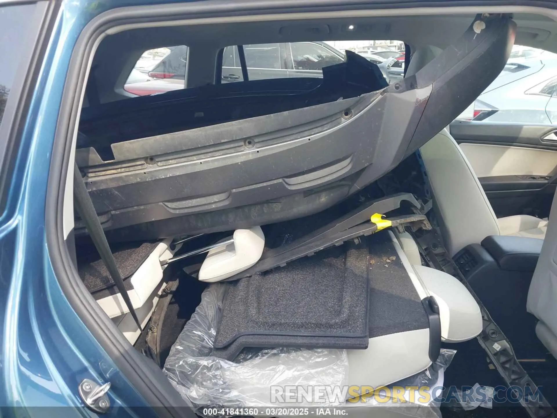 8 Photograph of a damaged car 3VV3B7AX2KM067907 VOLKSWAGEN TIGUAN 2019