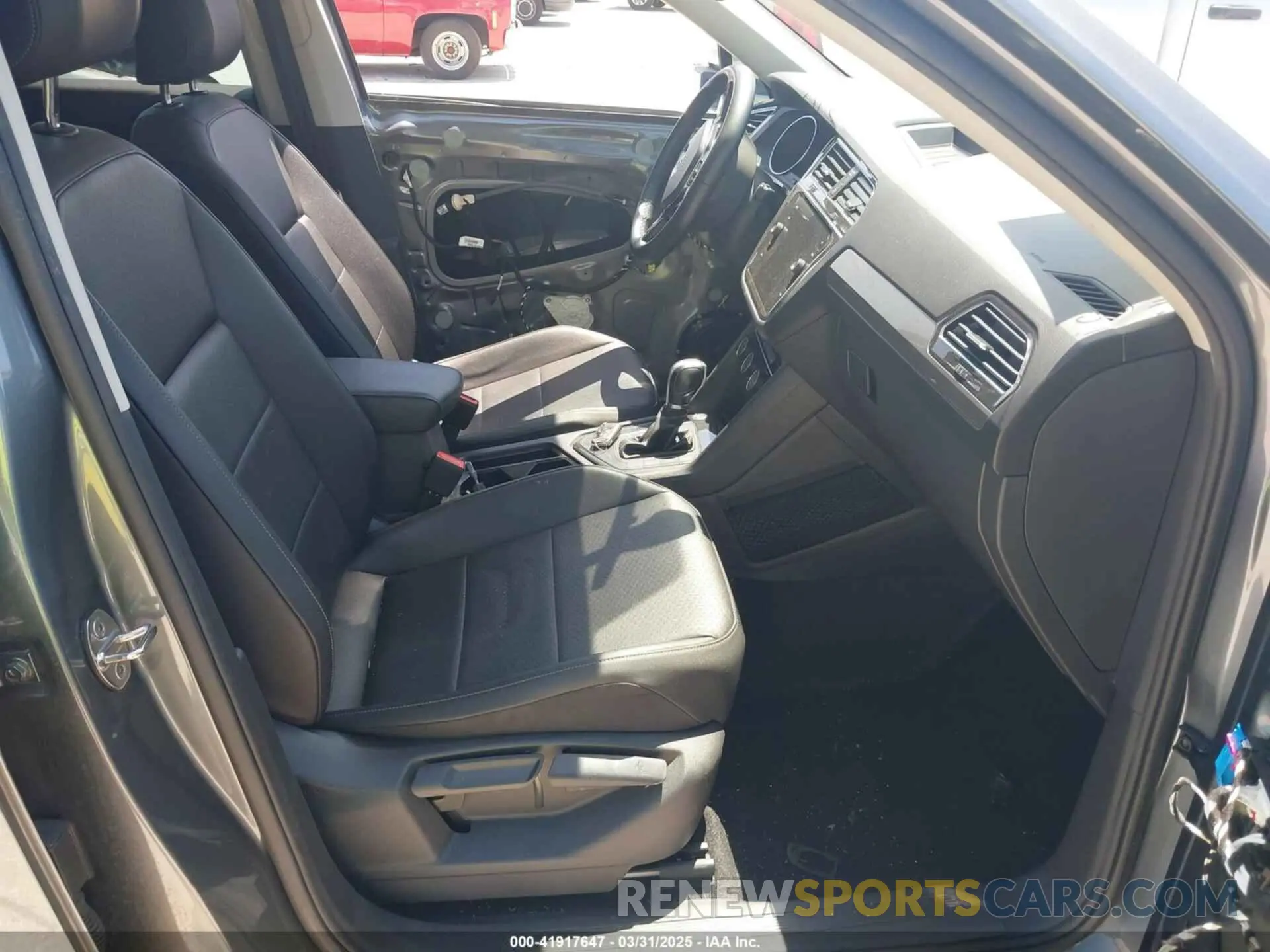 5 Photograph of a damaged car 3VV3B7AX2KM147949 VOLKSWAGEN TIGUAN 2019
