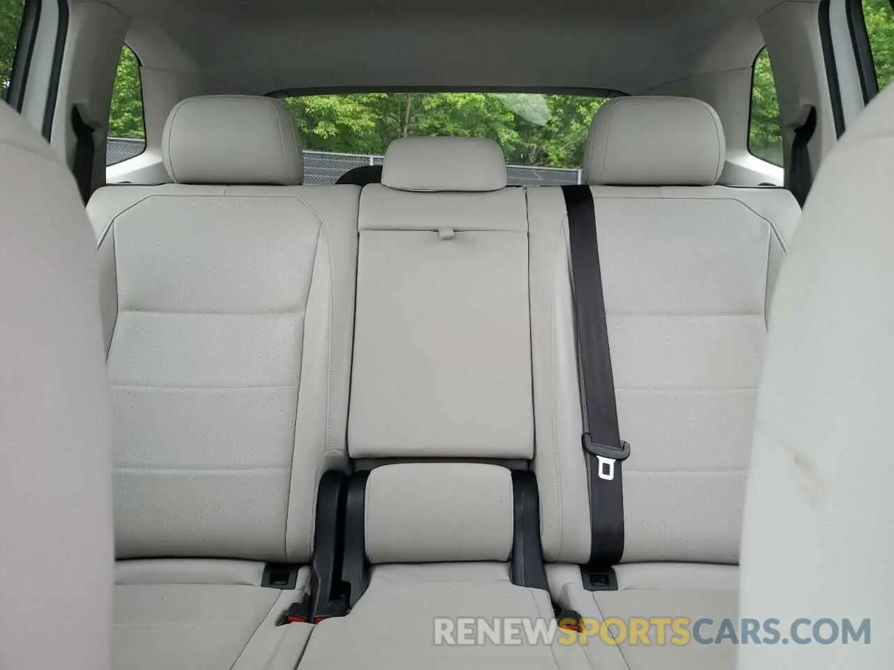 10 Photograph of a damaged car 3VV3B7AX3KM177252 VOLKSWAGEN TIGUAN 2019