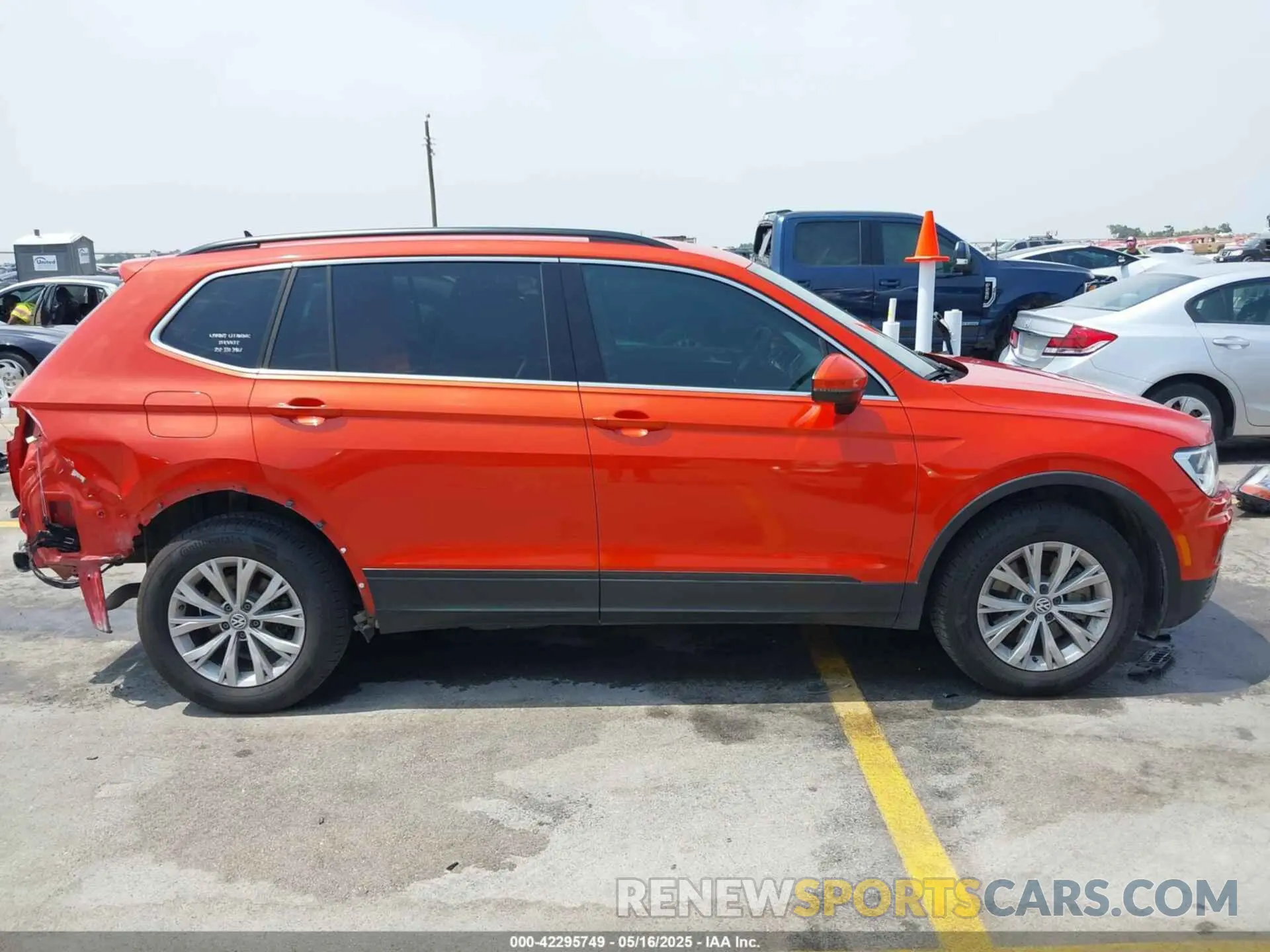 14 Photograph of a damaged car 3VV3B7AX4KM045617 VOLKSWAGEN TIGUAN 2019