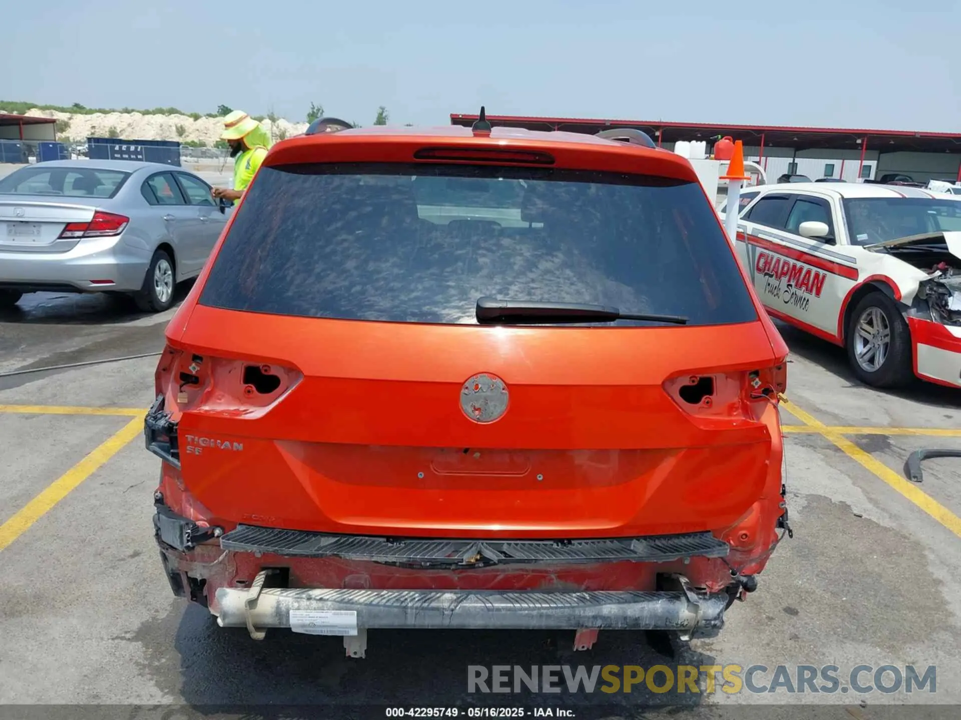 17 Photograph of a damaged car 3VV3B7AX4KM045617 VOLKSWAGEN TIGUAN 2019