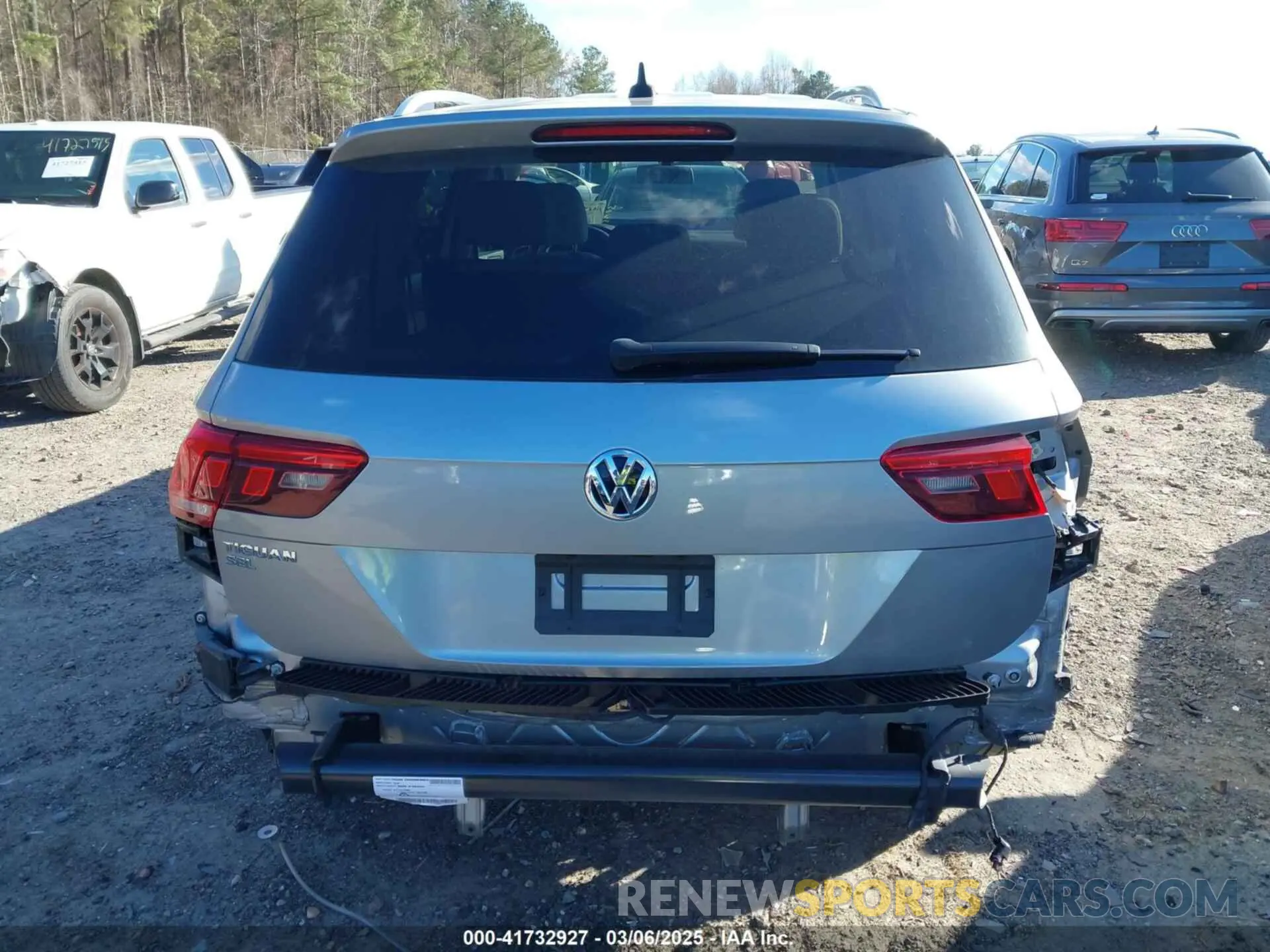 17 Photograph of a damaged car 3VV3B7AX4KM148455 VOLKSWAGEN TIGUAN 2019