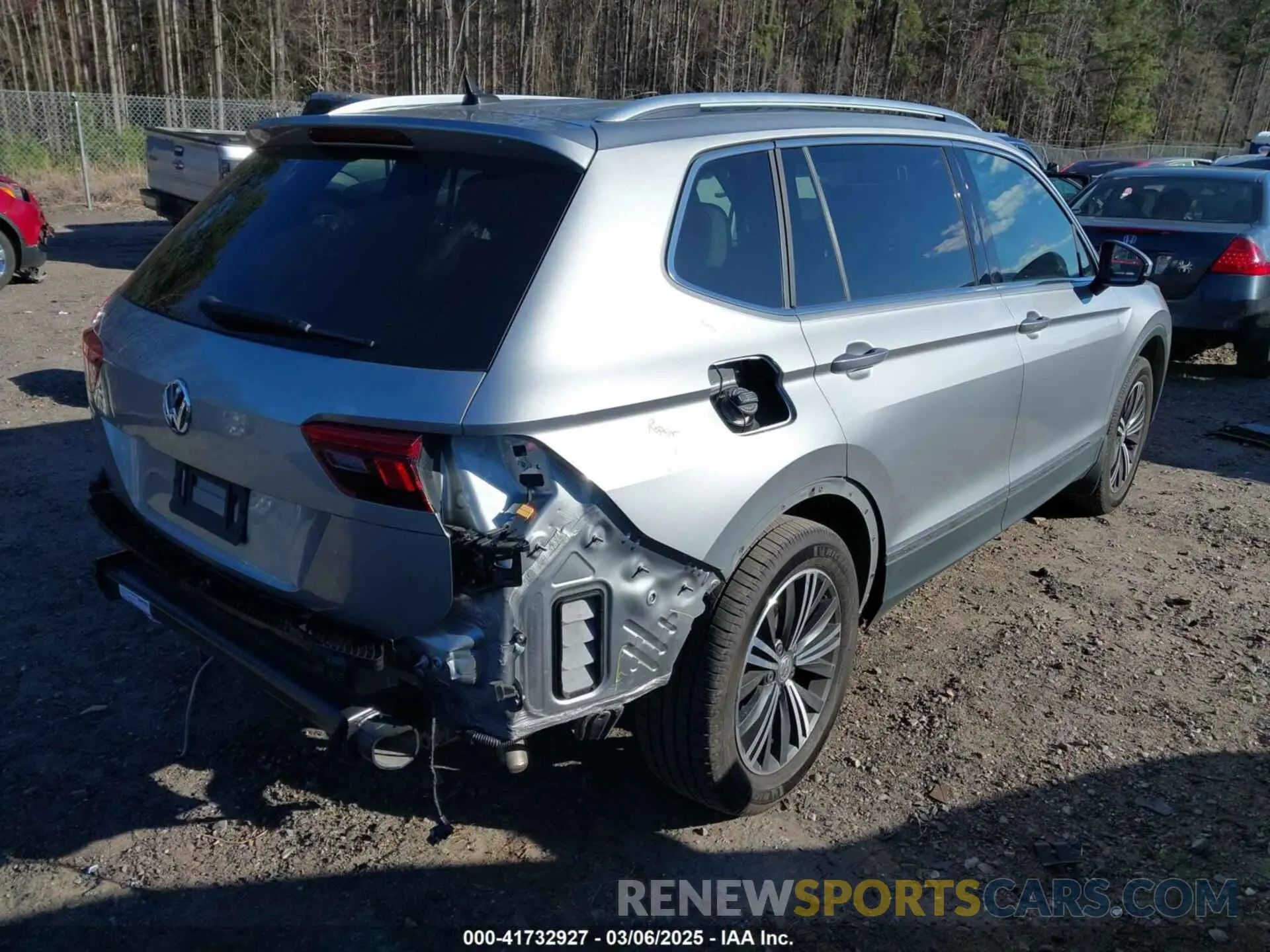 4 Photograph of a damaged car 3VV3B7AX4KM148455 VOLKSWAGEN TIGUAN 2019