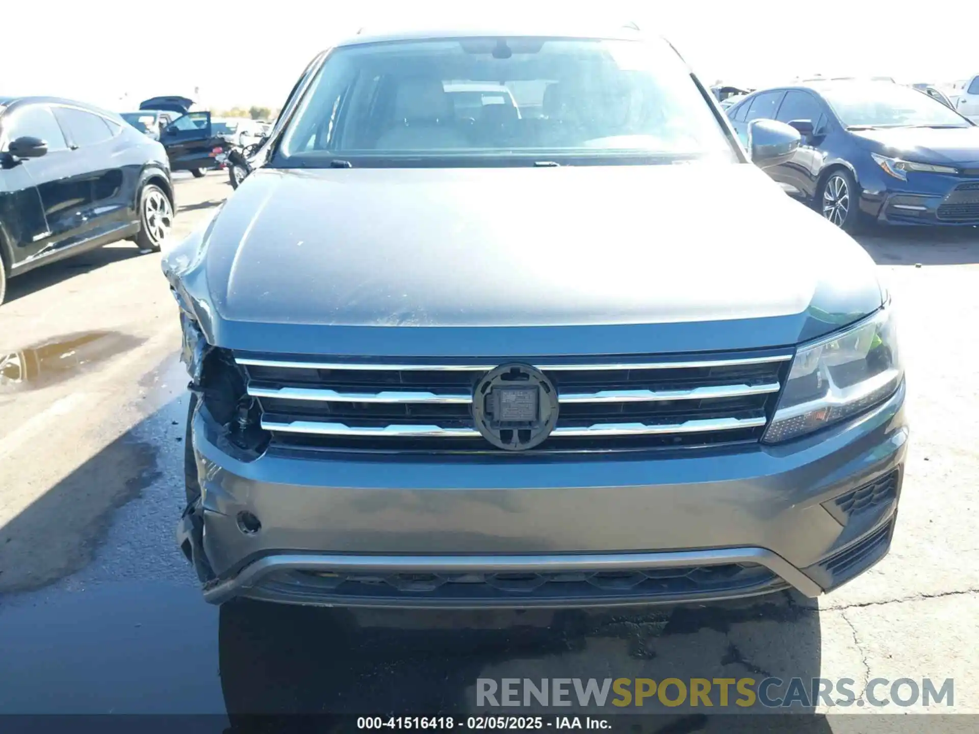 12 Photograph of a damaged car 3VV3B7AX5KM042693 VOLKSWAGEN TIGUAN 2019