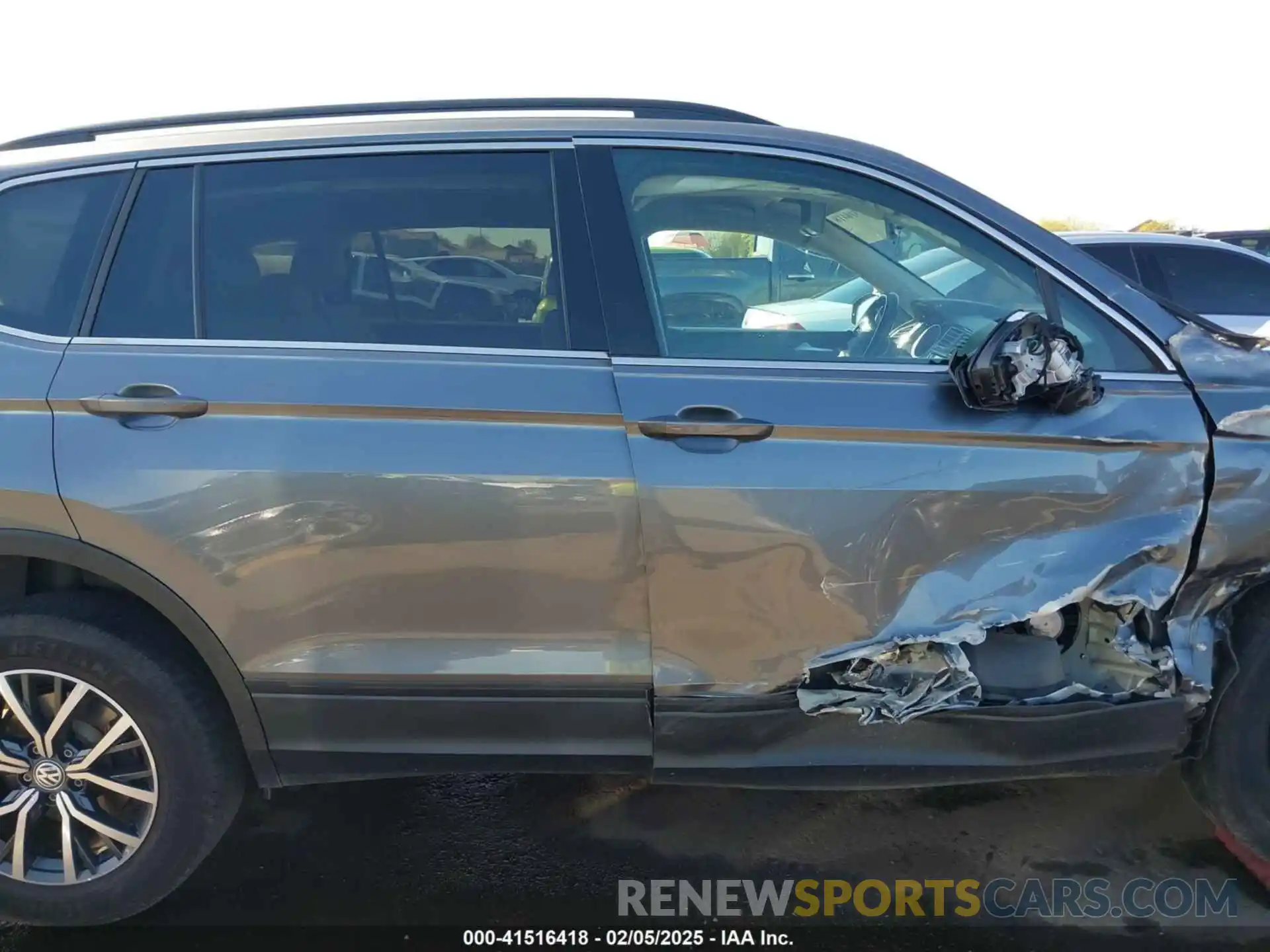 13 Photograph of a damaged car 3VV3B7AX5KM042693 VOLKSWAGEN TIGUAN 2019