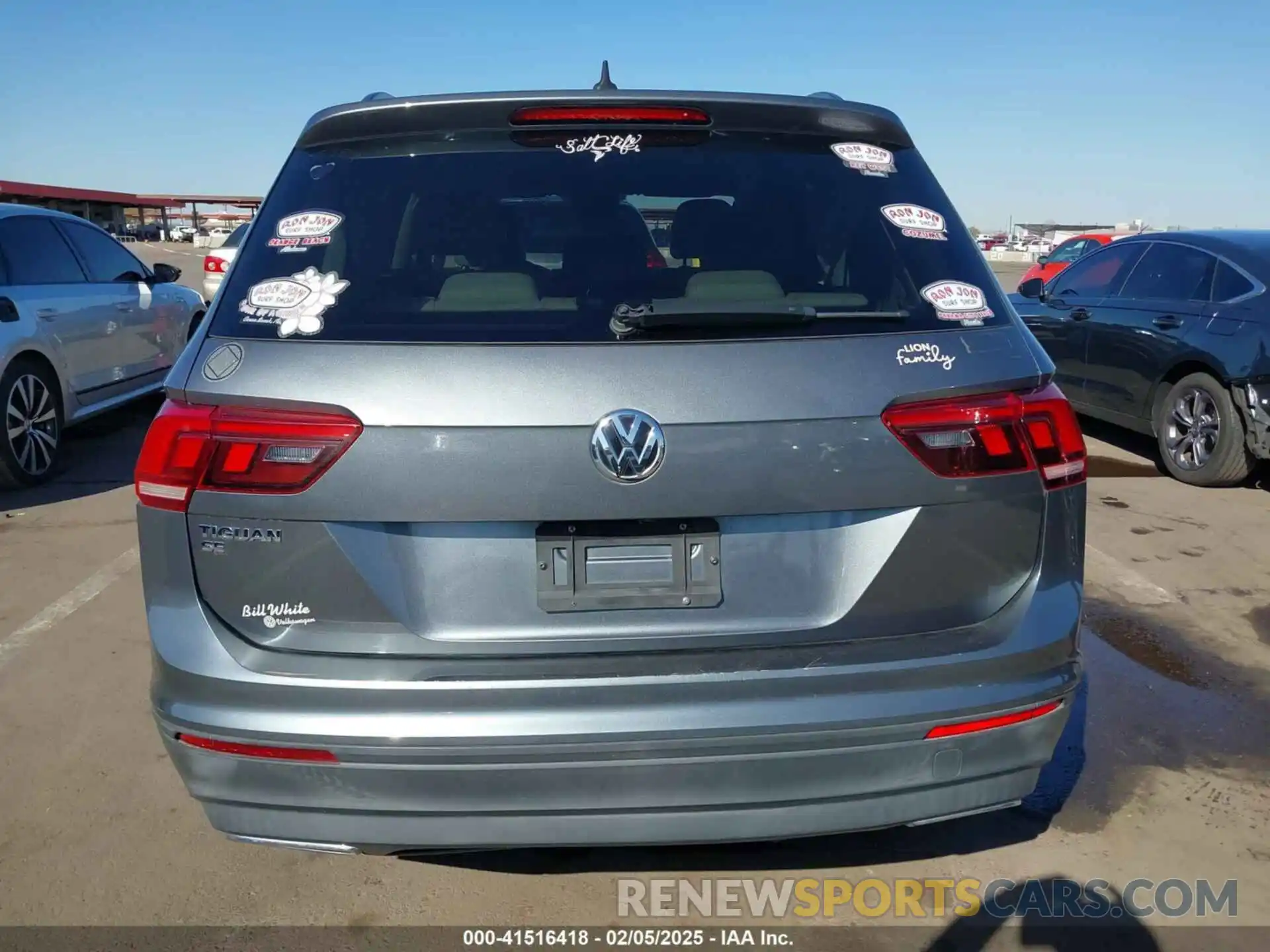 16 Photograph of a damaged car 3VV3B7AX5KM042693 VOLKSWAGEN TIGUAN 2019