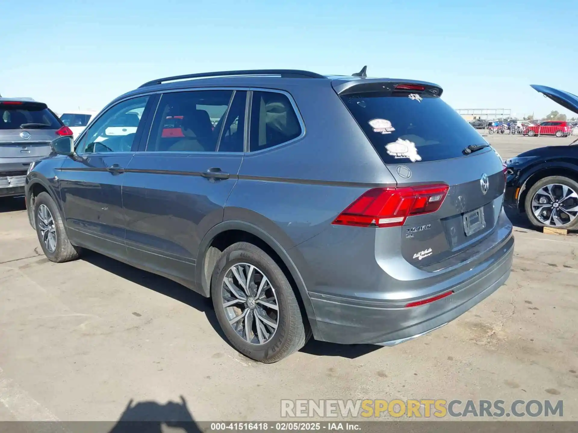 3 Photograph of a damaged car 3VV3B7AX5KM042693 VOLKSWAGEN TIGUAN 2019