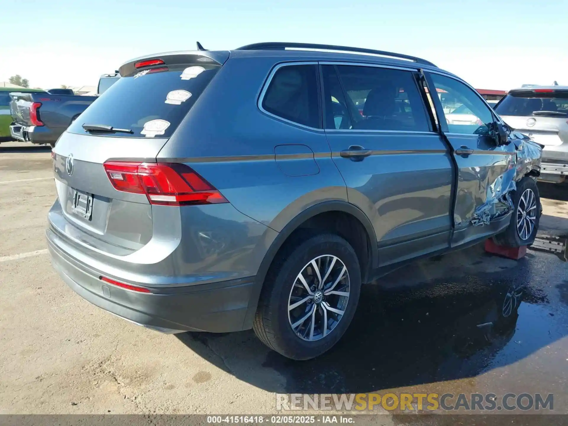 4 Photograph of a damaged car 3VV3B7AX5KM042693 VOLKSWAGEN TIGUAN 2019