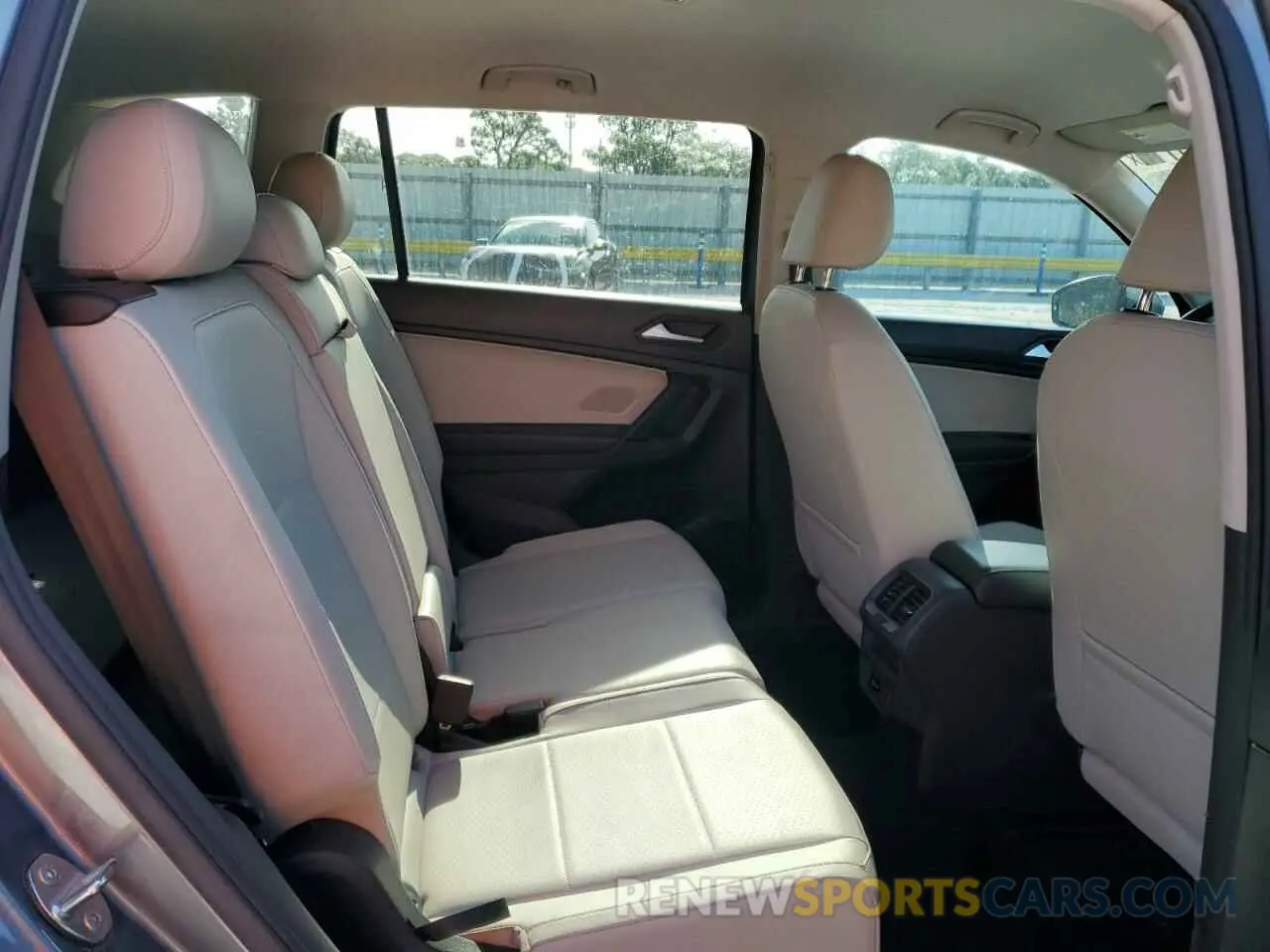 11 Photograph of a damaged car 3VV3B7AX5KM062202 VOLKSWAGEN TIGUAN 2019