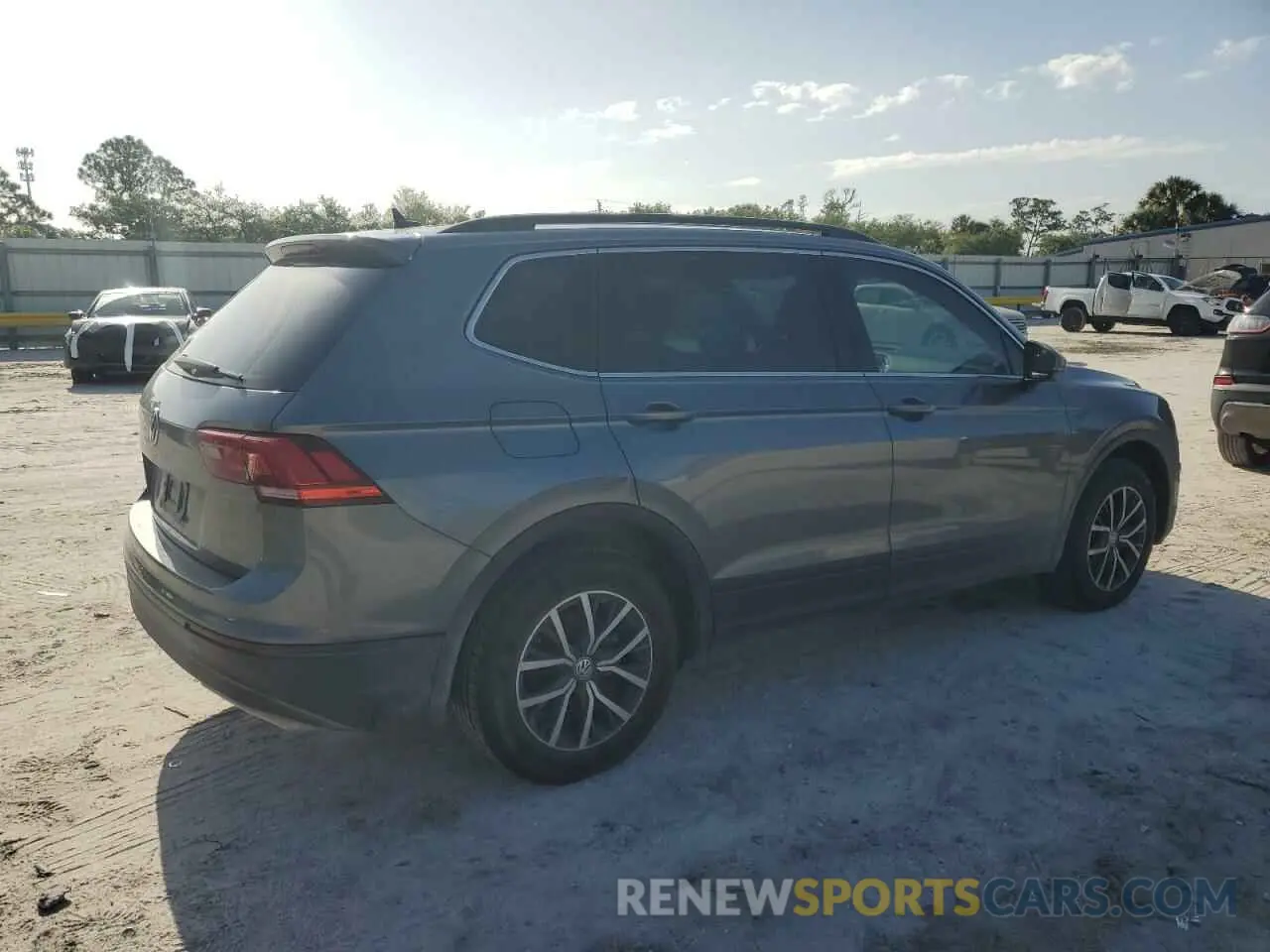 3 Photograph of a damaged car 3VV3B7AX5KM062202 VOLKSWAGEN TIGUAN 2019