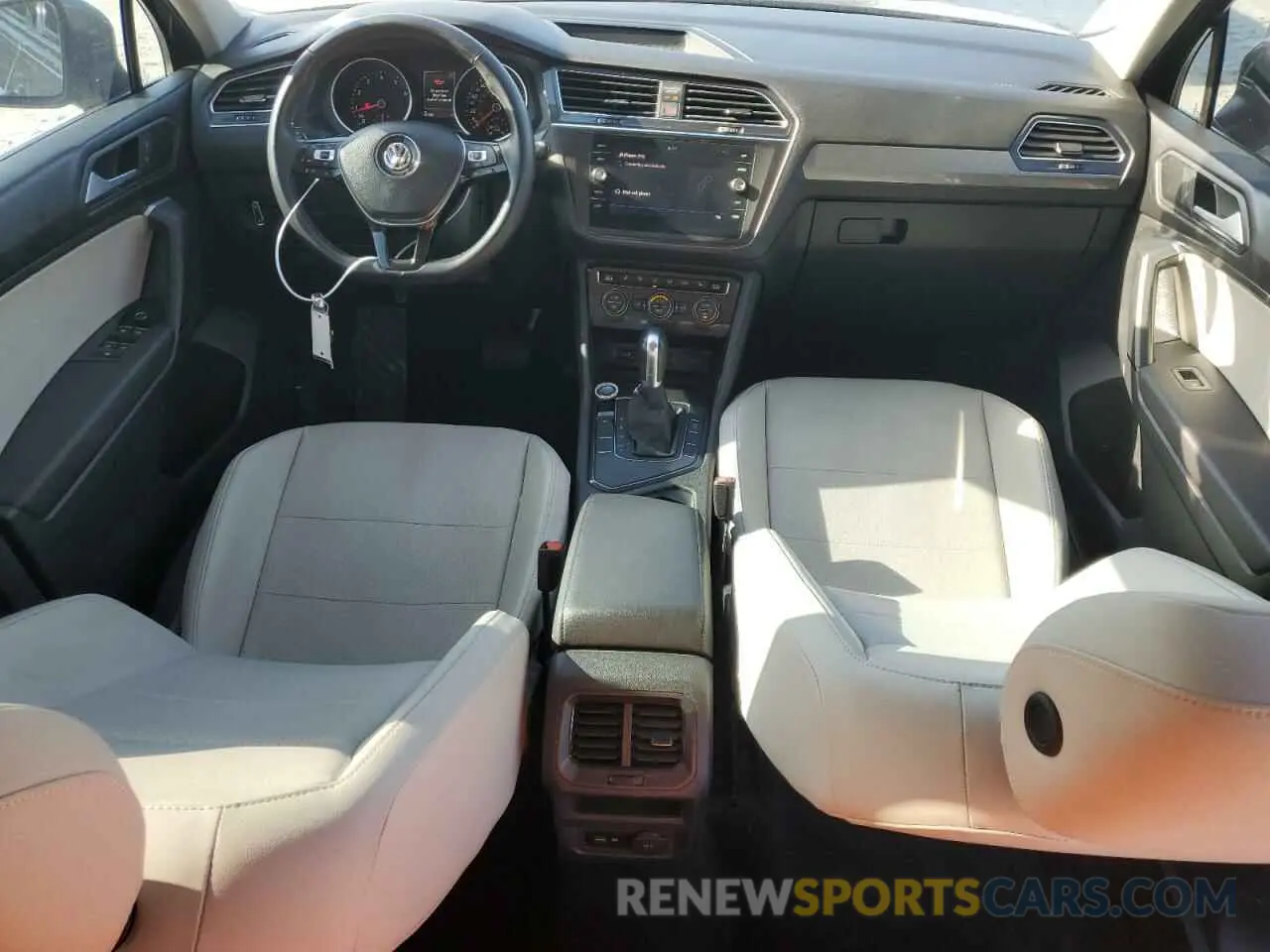 8 Photograph of a damaged car 3VV3B7AX5KM062202 VOLKSWAGEN TIGUAN 2019