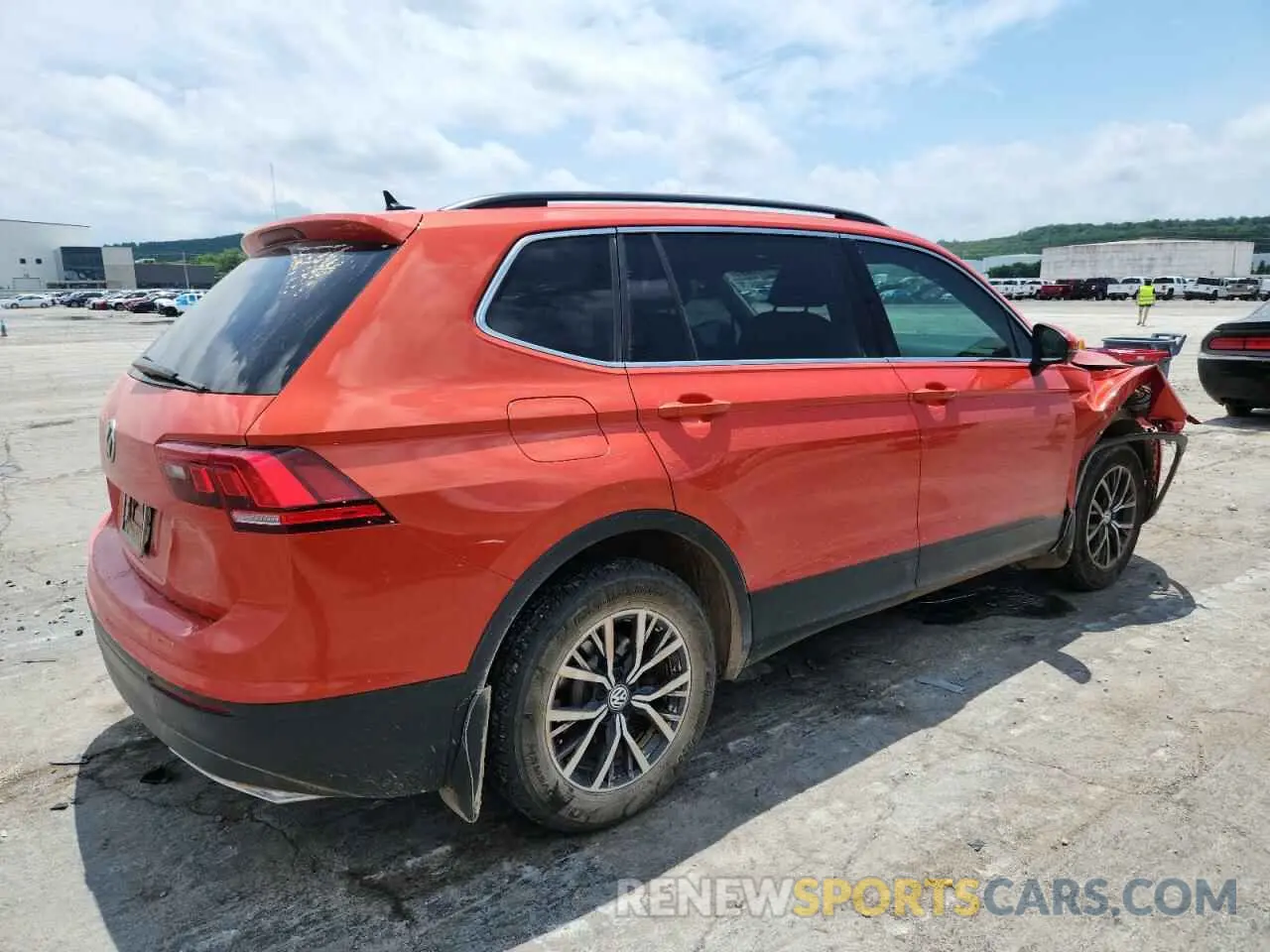 3 Photograph of a damaged car 3VV3B7AX5KM066069 VOLKSWAGEN TIGUAN 2019