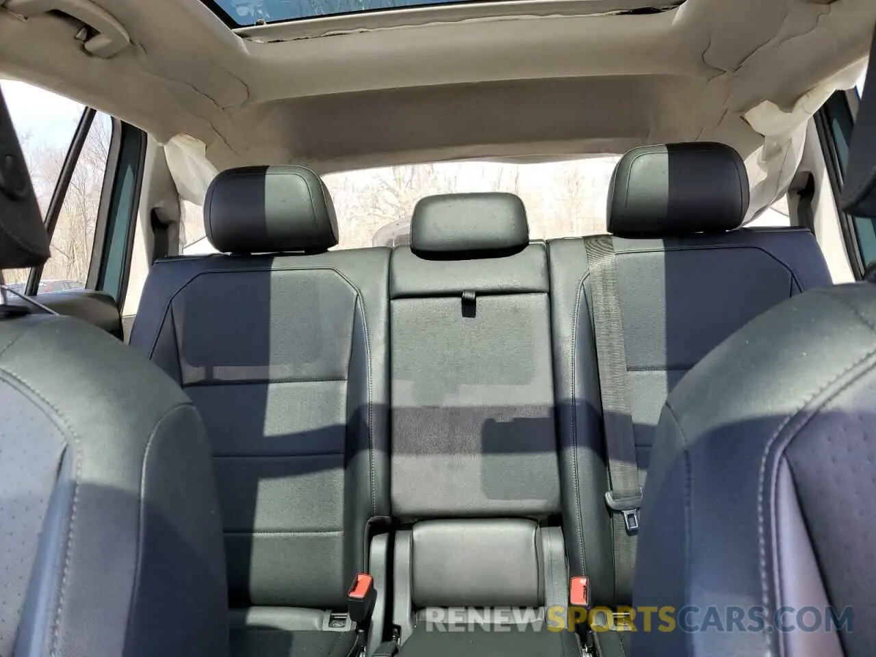 10 Photograph of a damaged car 3VV3B7AX5KM104500 VOLKSWAGEN TIGUAN 2019