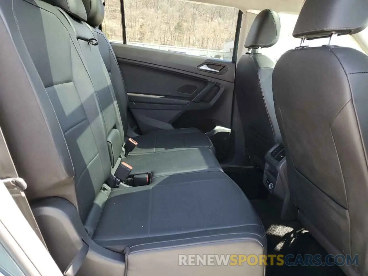 12 Photograph of a damaged car 3VV3B7AX5KM104500 VOLKSWAGEN TIGUAN 2019