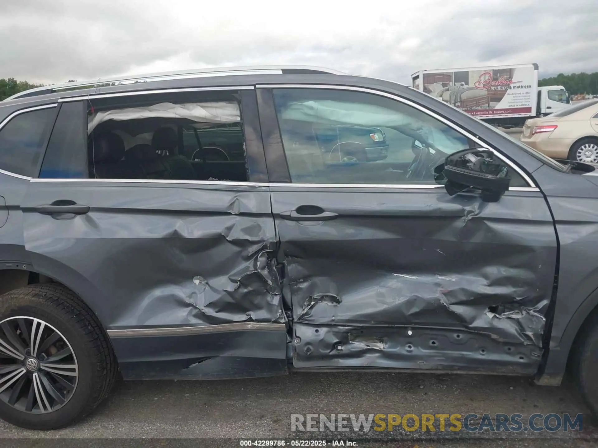 14 Photograph of a damaged car 3VV3B7AX5KM124150 VOLKSWAGEN TIGUAN 2019