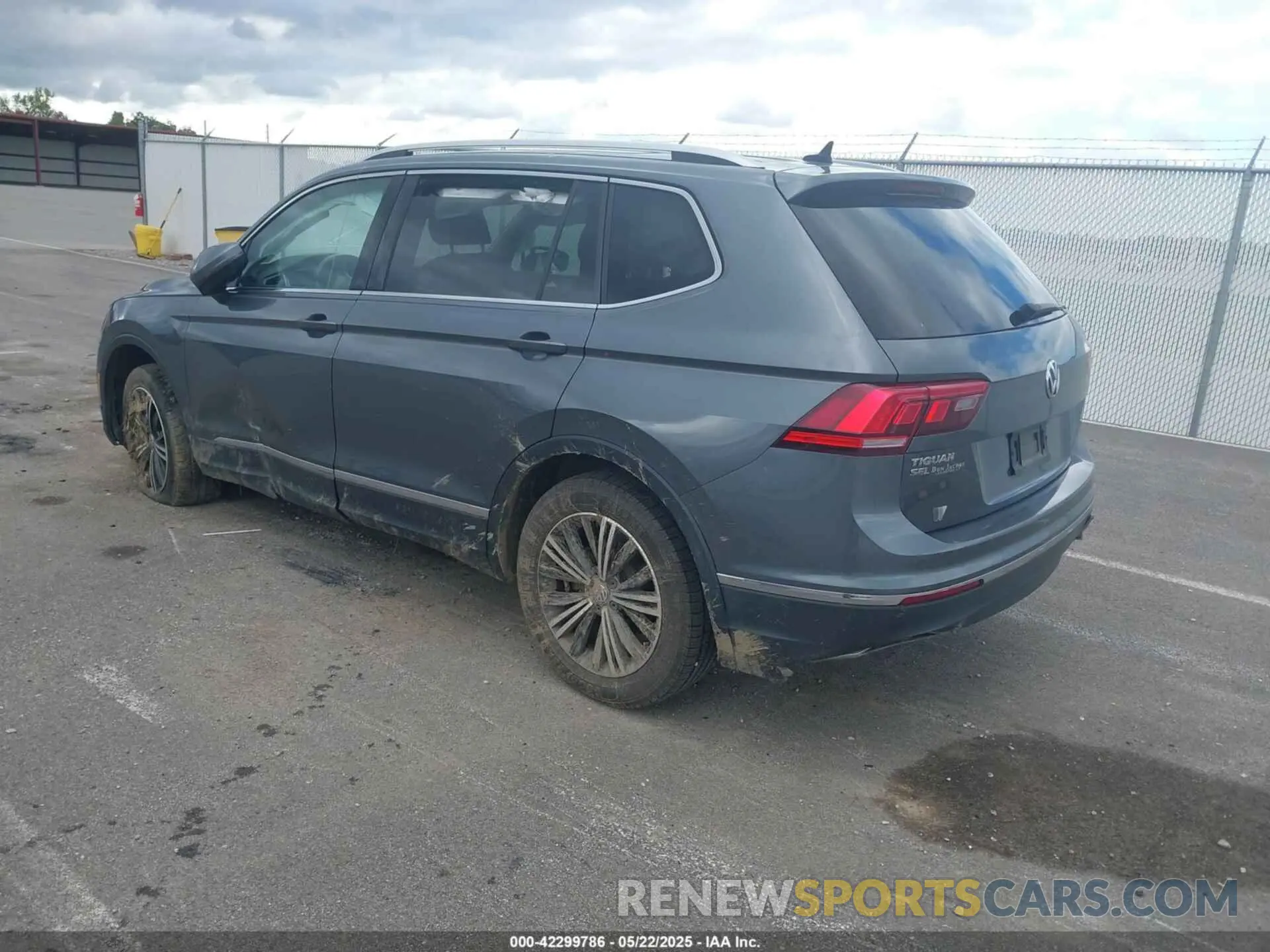 3 Photograph of a damaged car 3VV3B7AX5KM124150 VOLKSWAGEN TIGUAN 2019