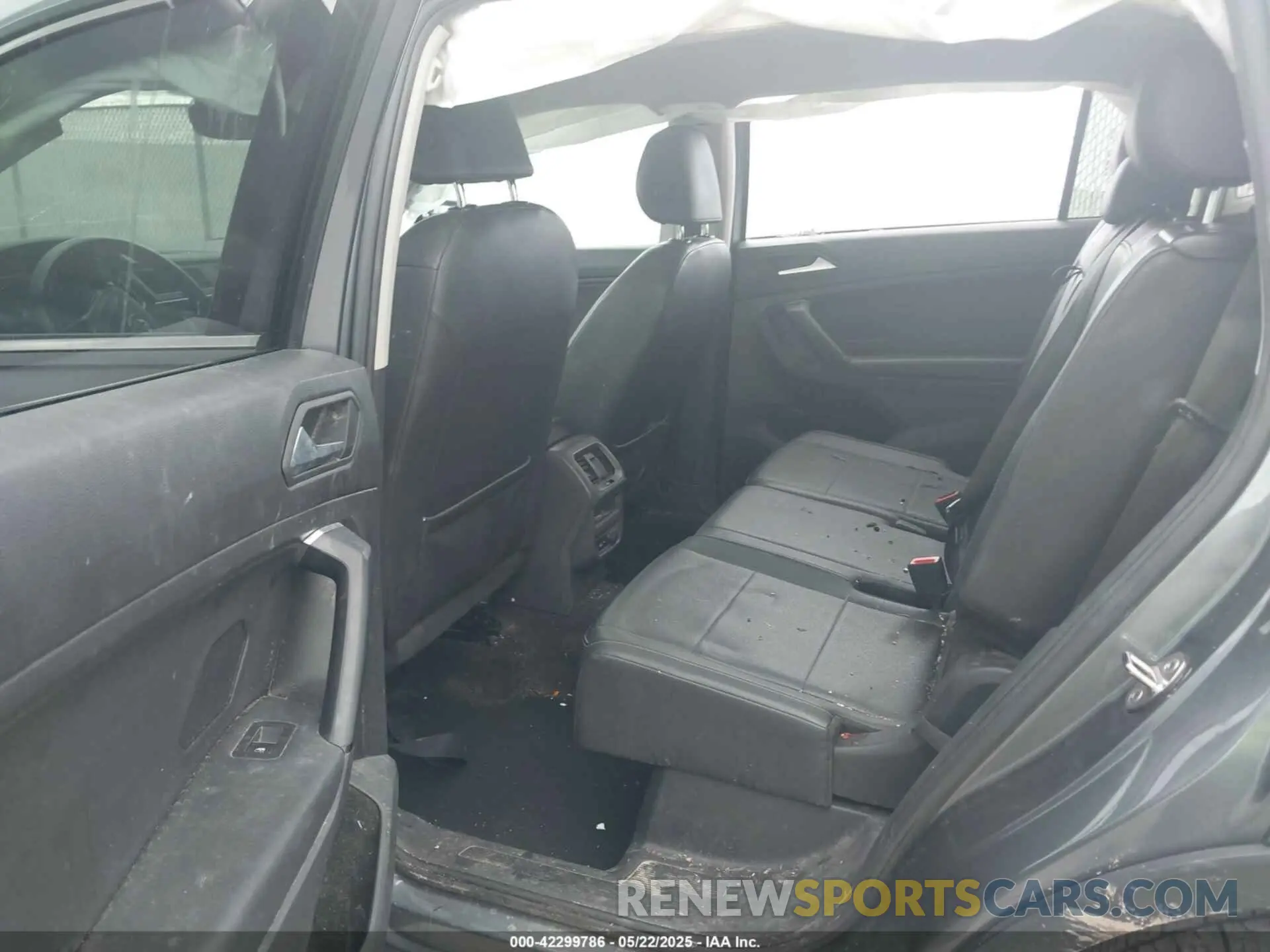 8 Photograph of a damaged car 3VV3B7AX5KM124150 VOLKSWAGEN TIGUAN 2019