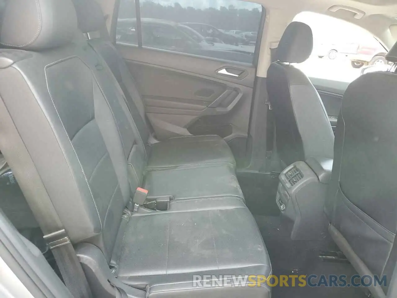 11 Photograph of a damaged car 3VV3B7AX5KM135570 VOLKSWAGEN TIGUAN 2019